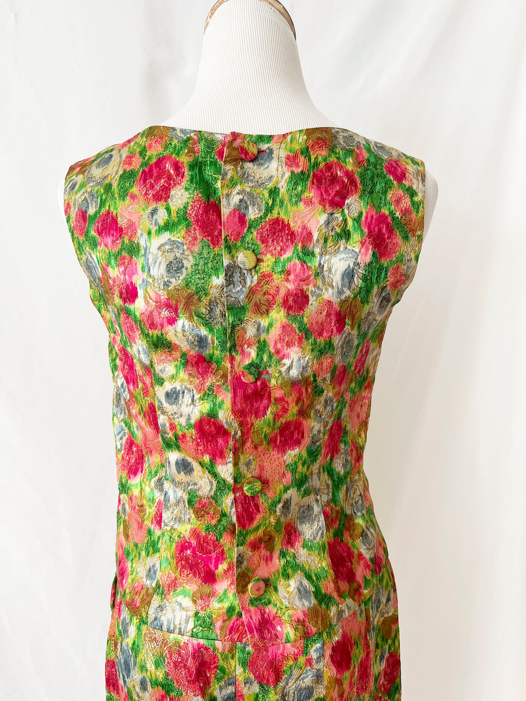 Vntg 60s Floral Skirt Set Gold and Red Roses Sleeveless Spring  / size 4
