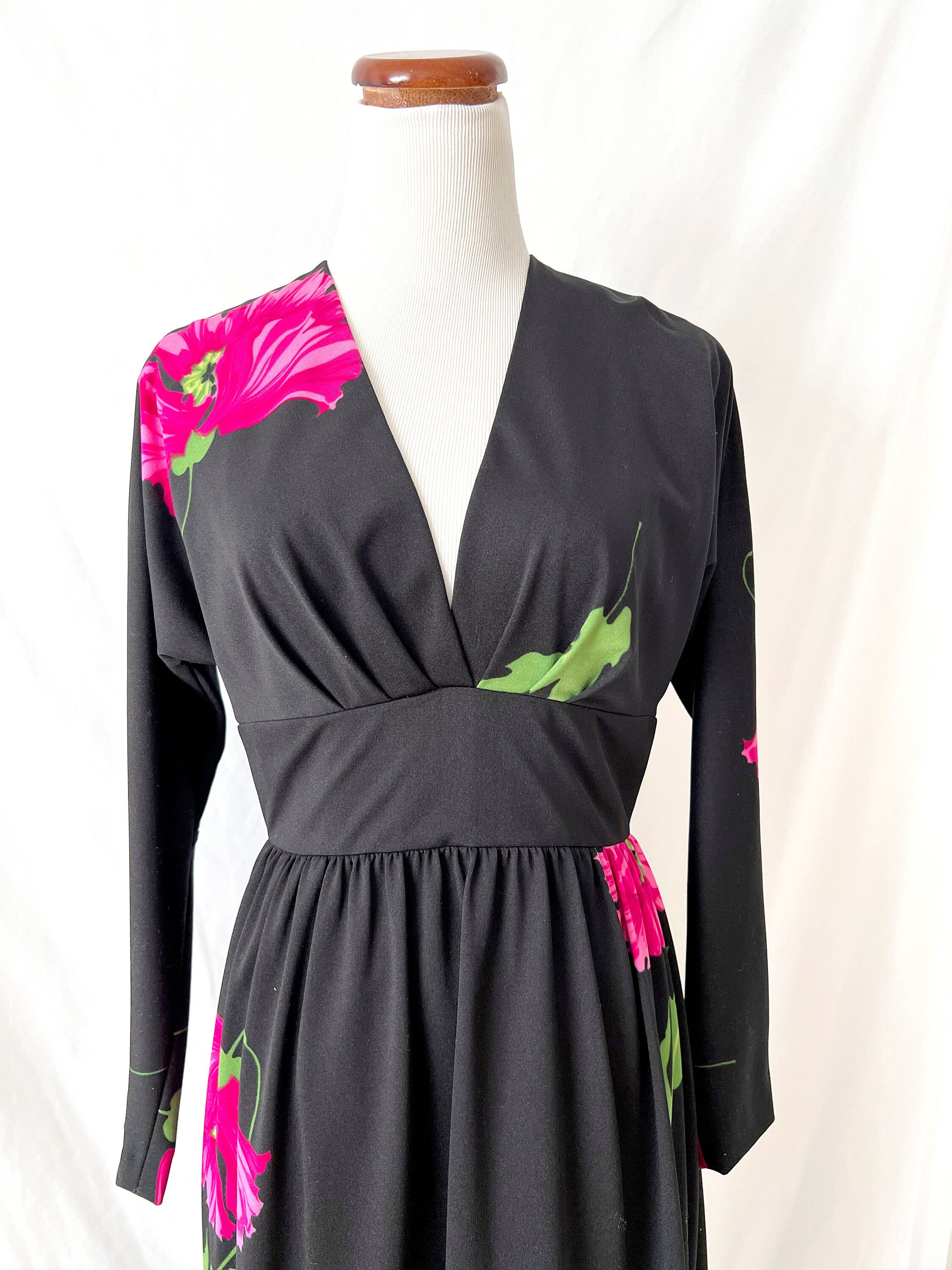 vintage 1970s maxi dress / long sleeve / black with  purple flowers / empire waist / vneck / medium