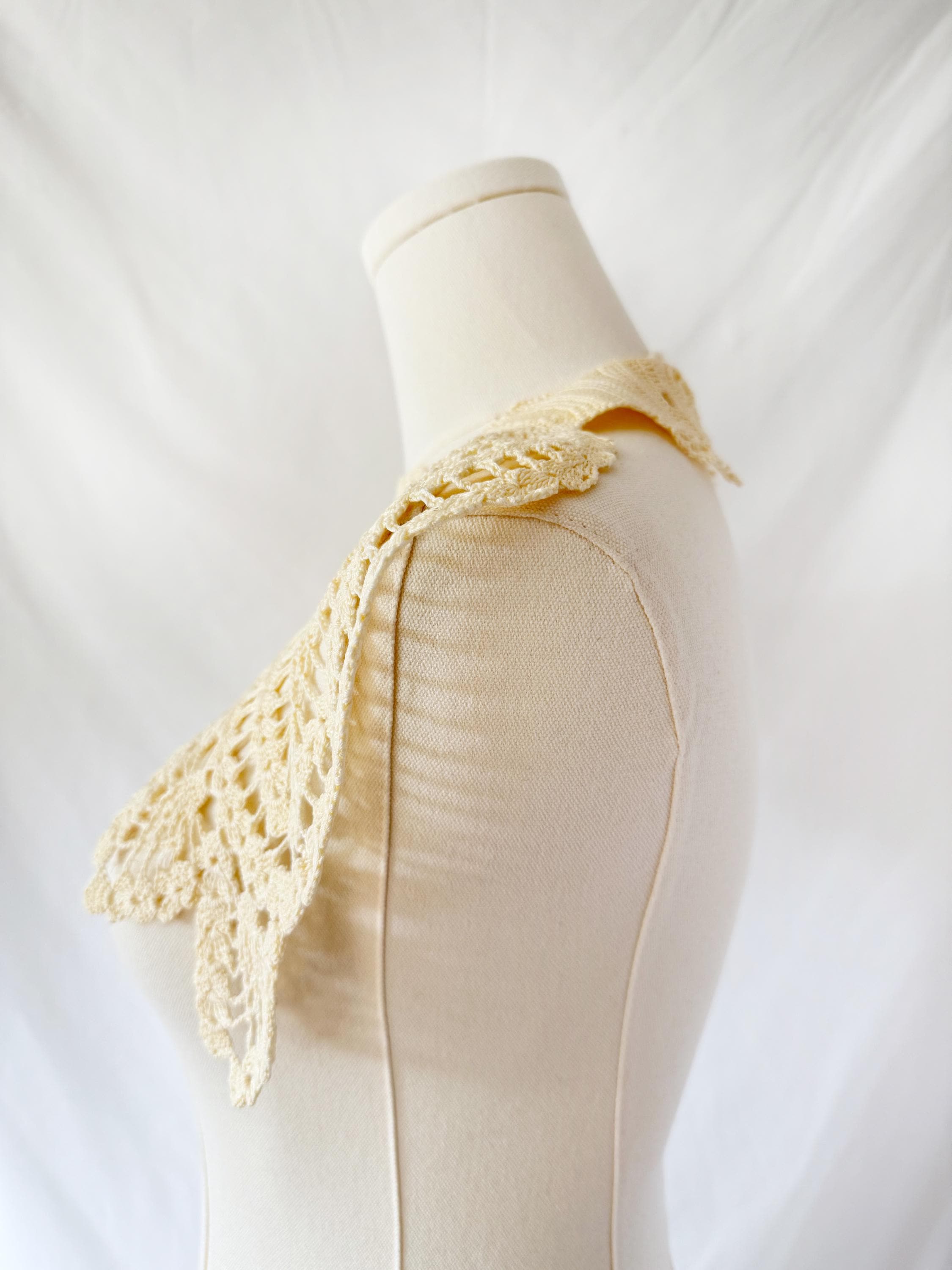 1950's Cotton Creme CROCHET COLLAR