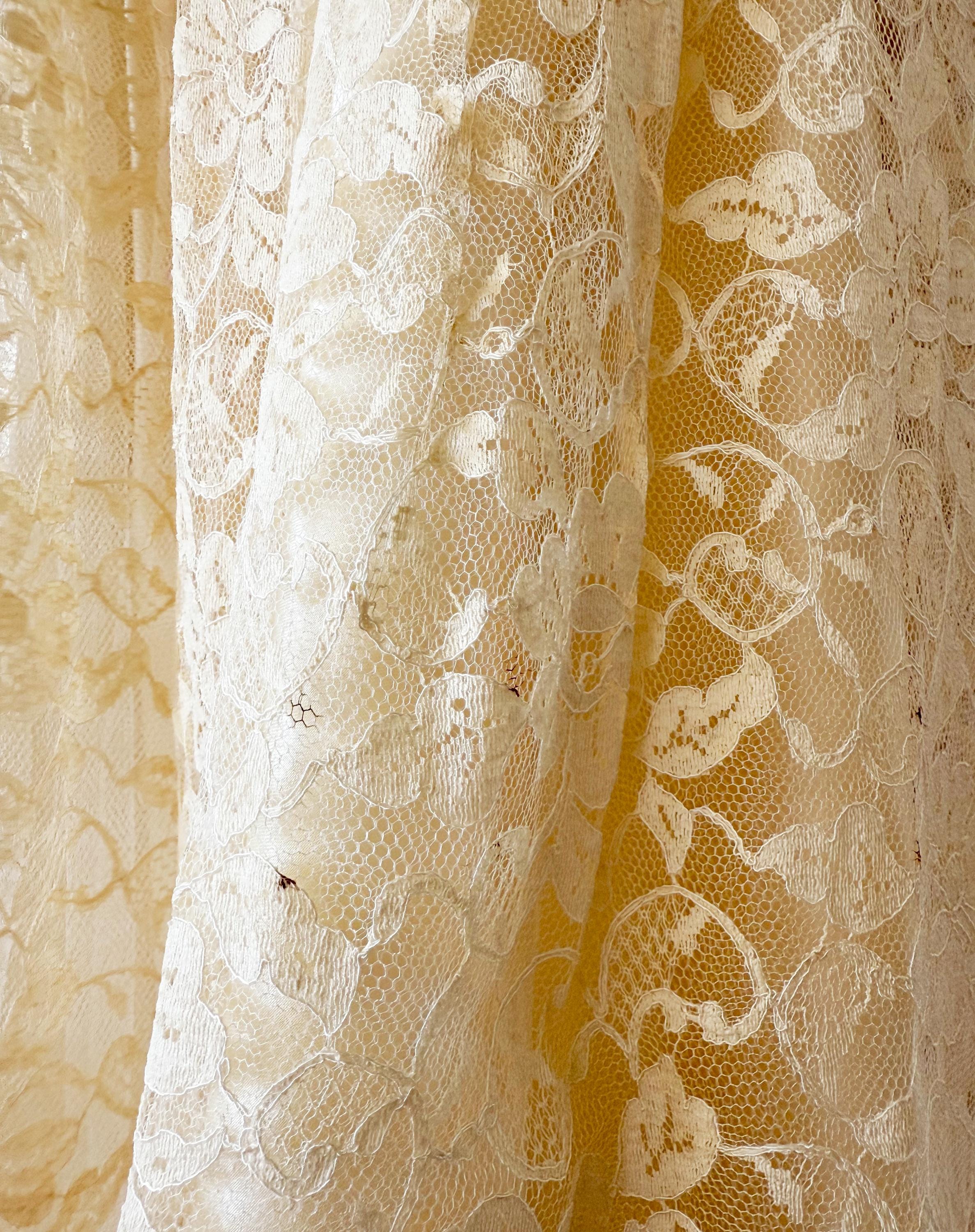 1940s Lace Wedding Dress Size 2  / Needs repairs or Reuse materials