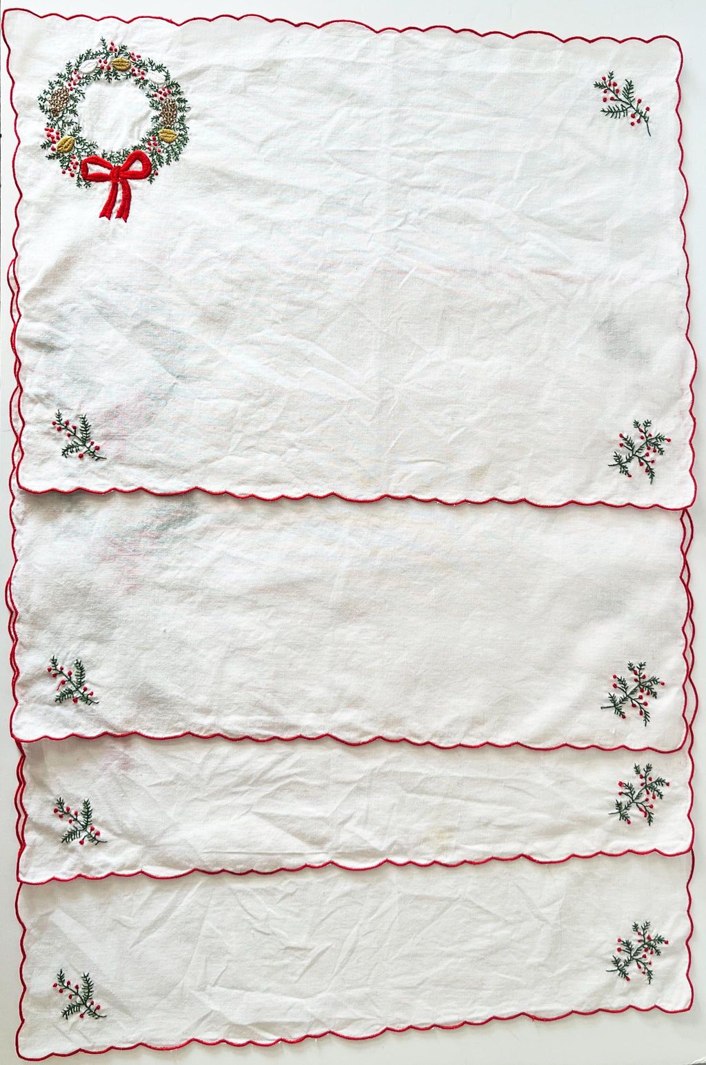 christmas wreath placemats and napkins