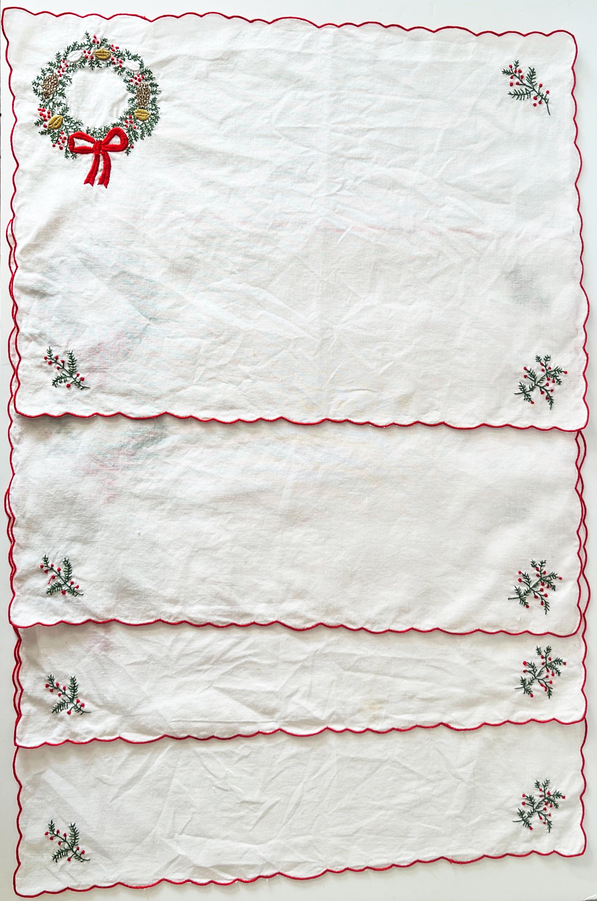 christmas wreath placemats and napkins