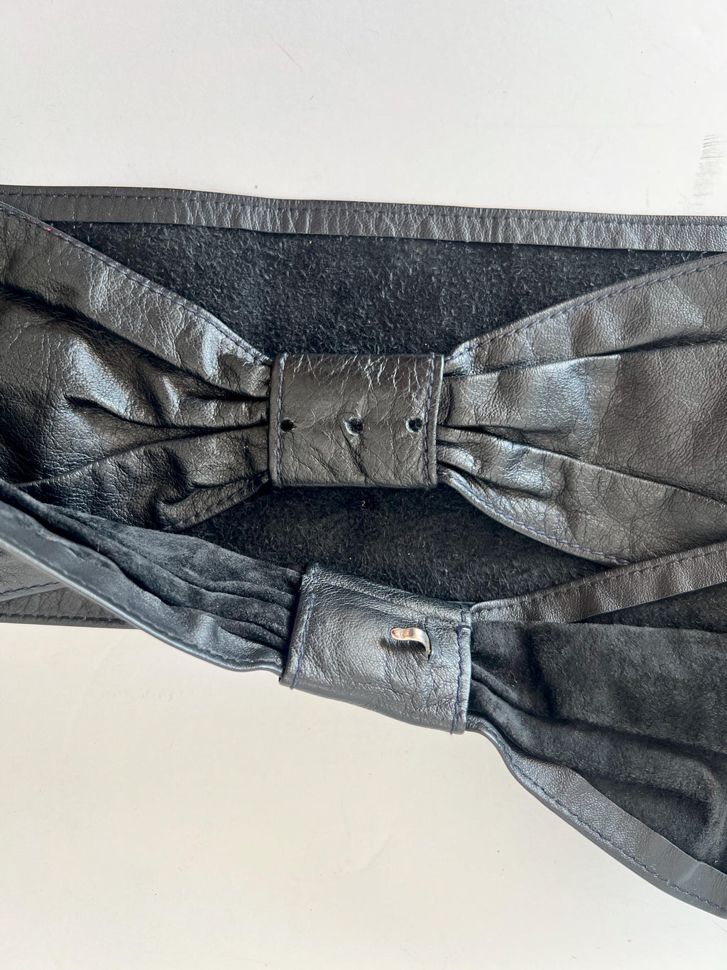 black leather bow belt medium / large