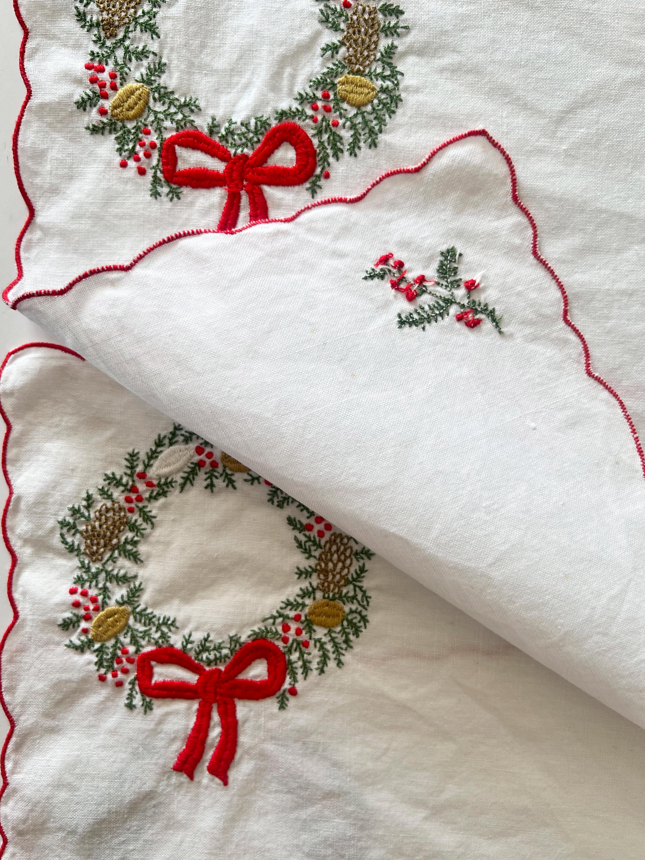 christmas wreath placemats and napkins