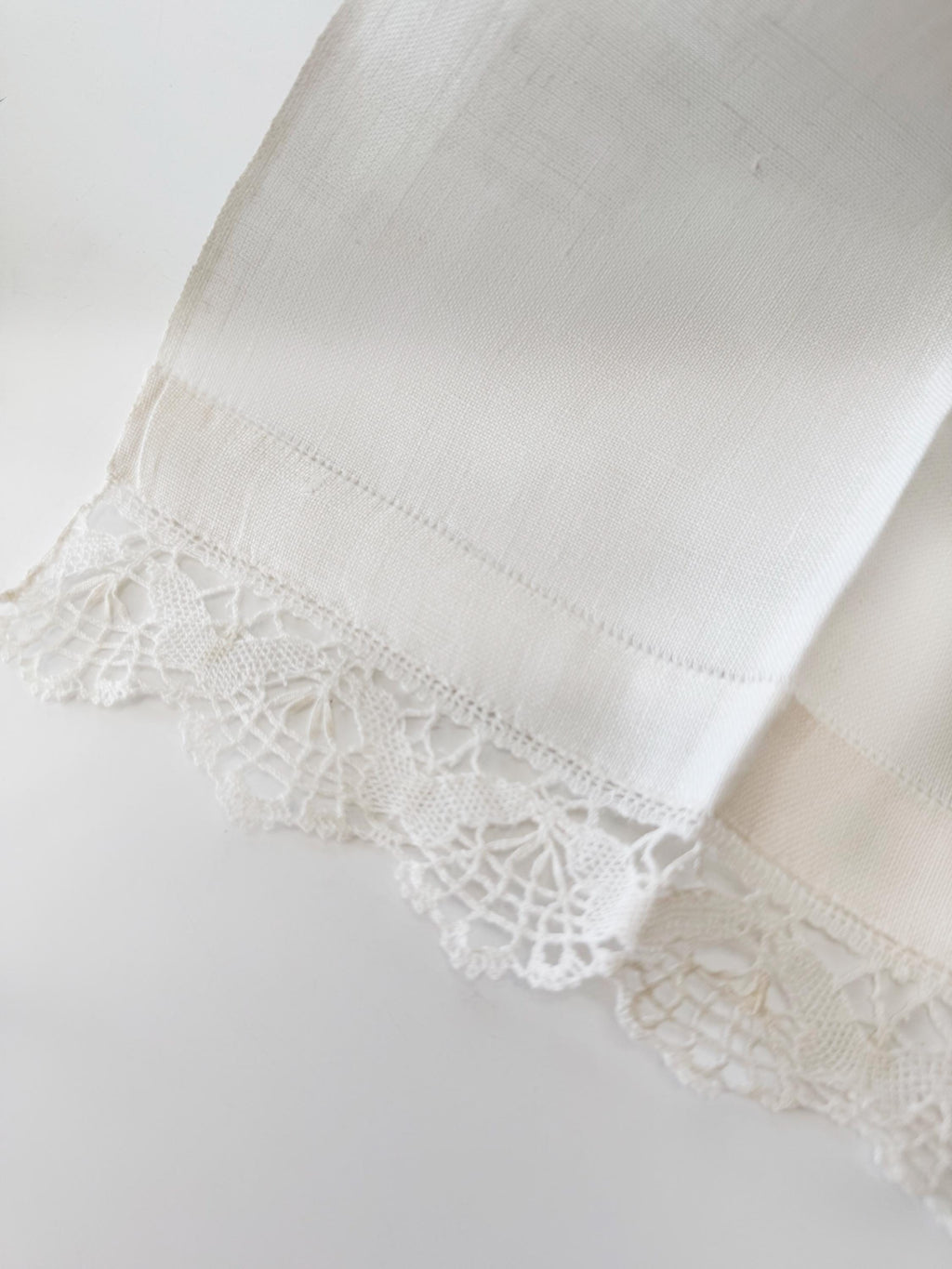 Vintage Linen and Lace Fingertip Towel