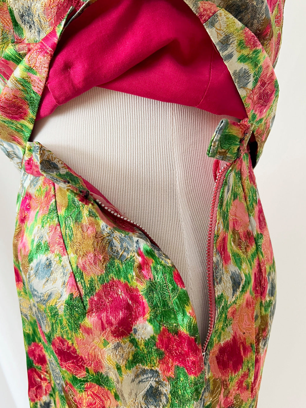 Vntg 60s Floral Skirt Set Gold and Red Roses Sleeveless Spring  / size 4