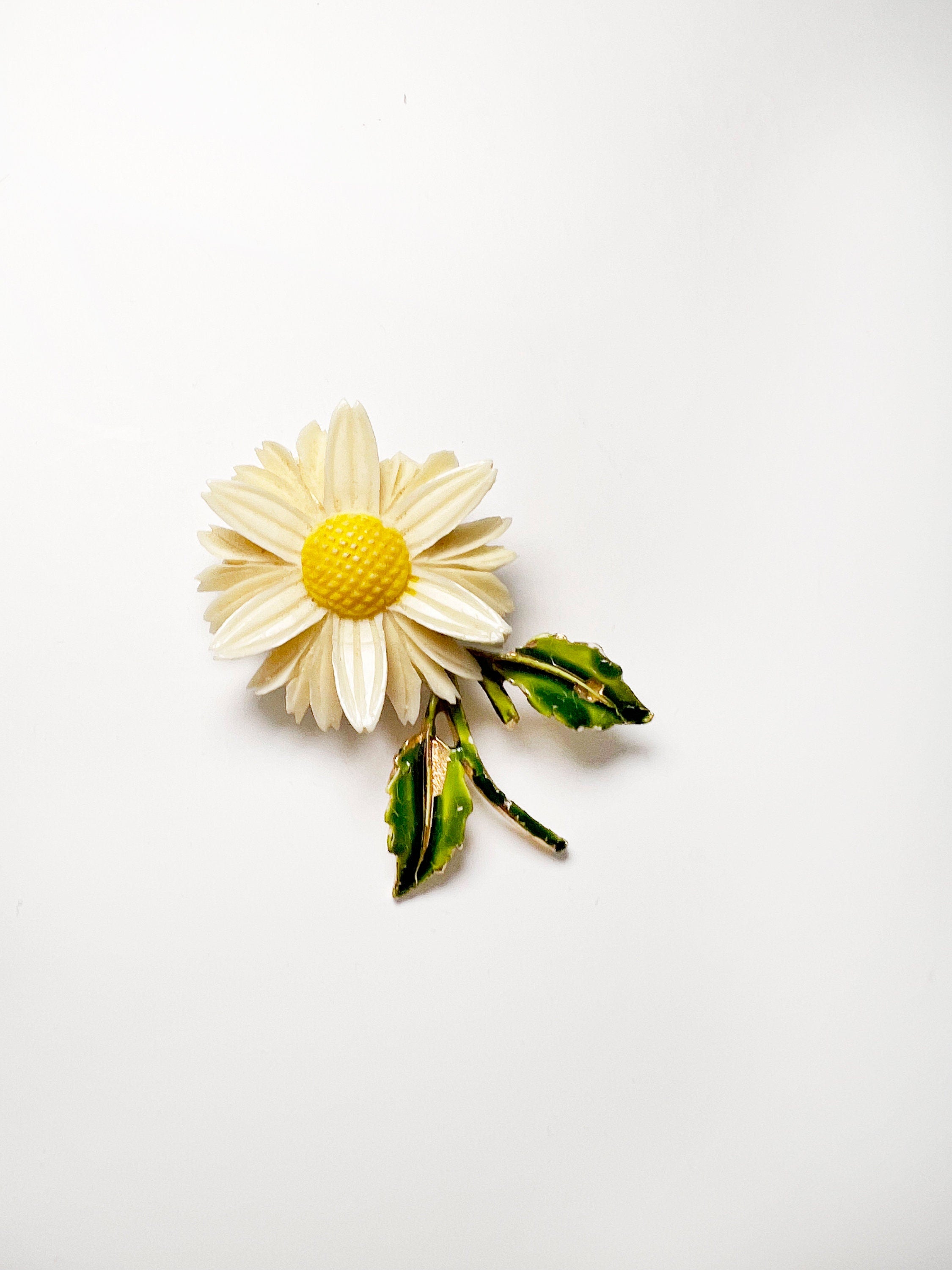 vintage 60s daisy earrings and brooch