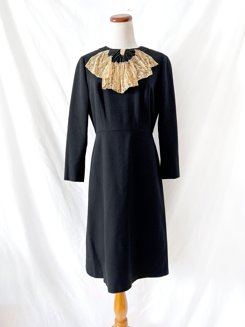 Vntg Black Wool Dress with Lace Collar Size  6