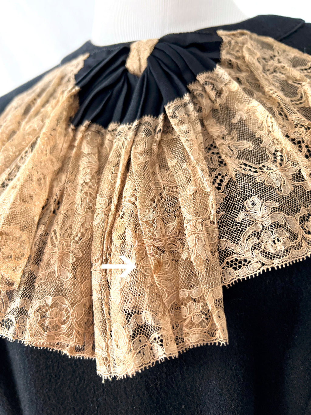 Vntg Black Wool Dress with Lace Collar Size  6