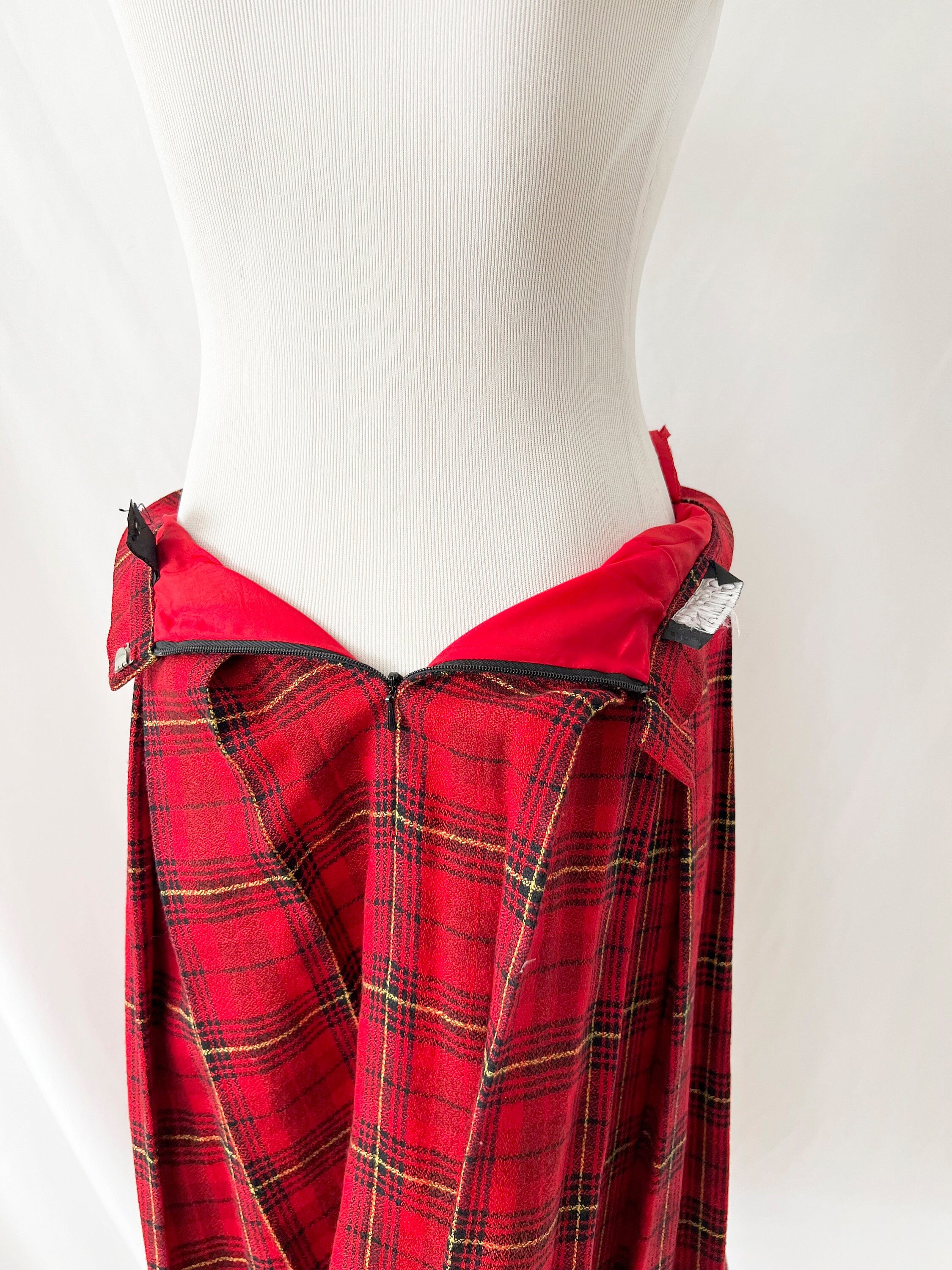 1990s pleated red plaid skirt size 6