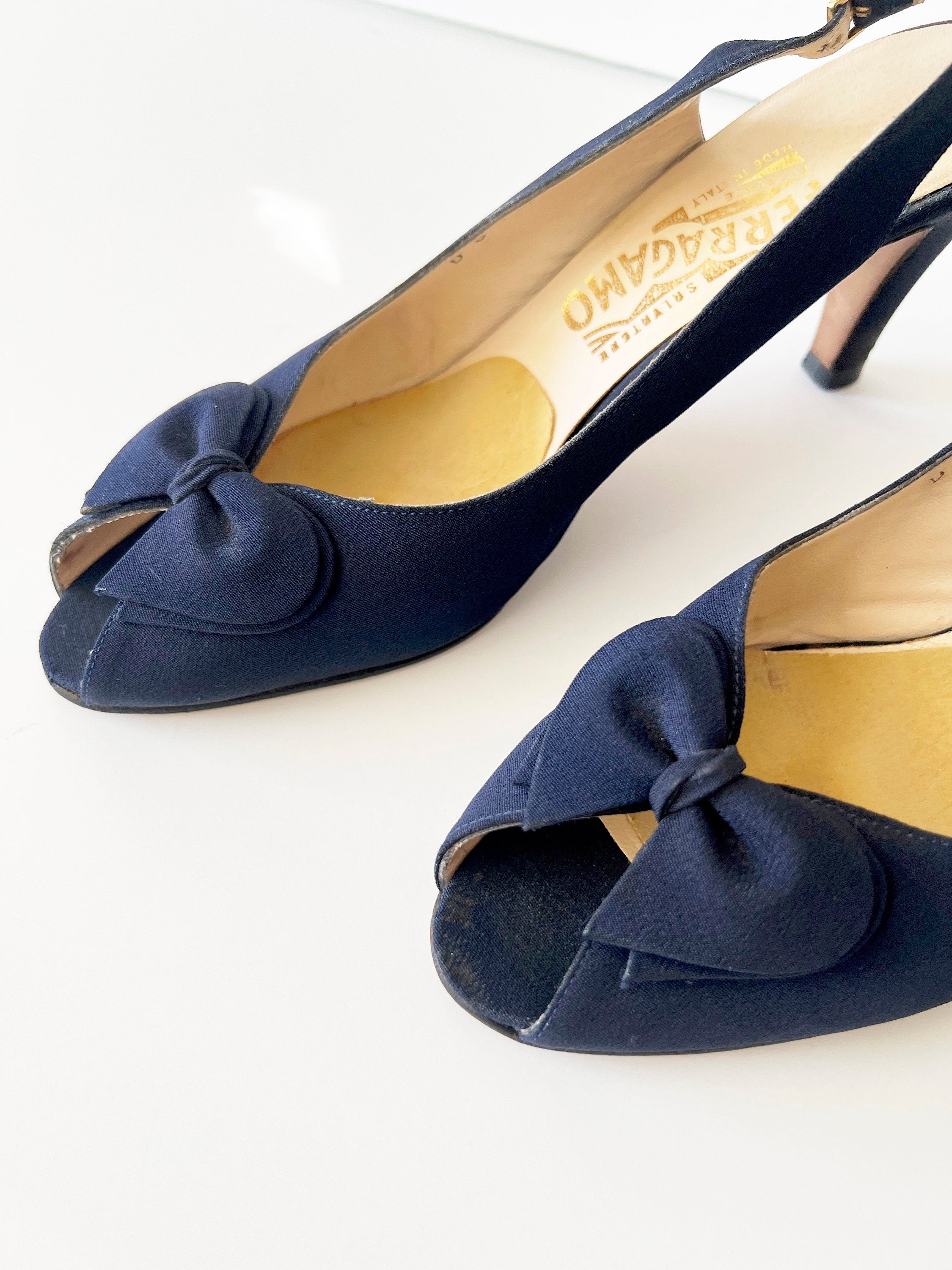 size 9.5 vintage ferragamo peep toe bow sling back heels navy blue