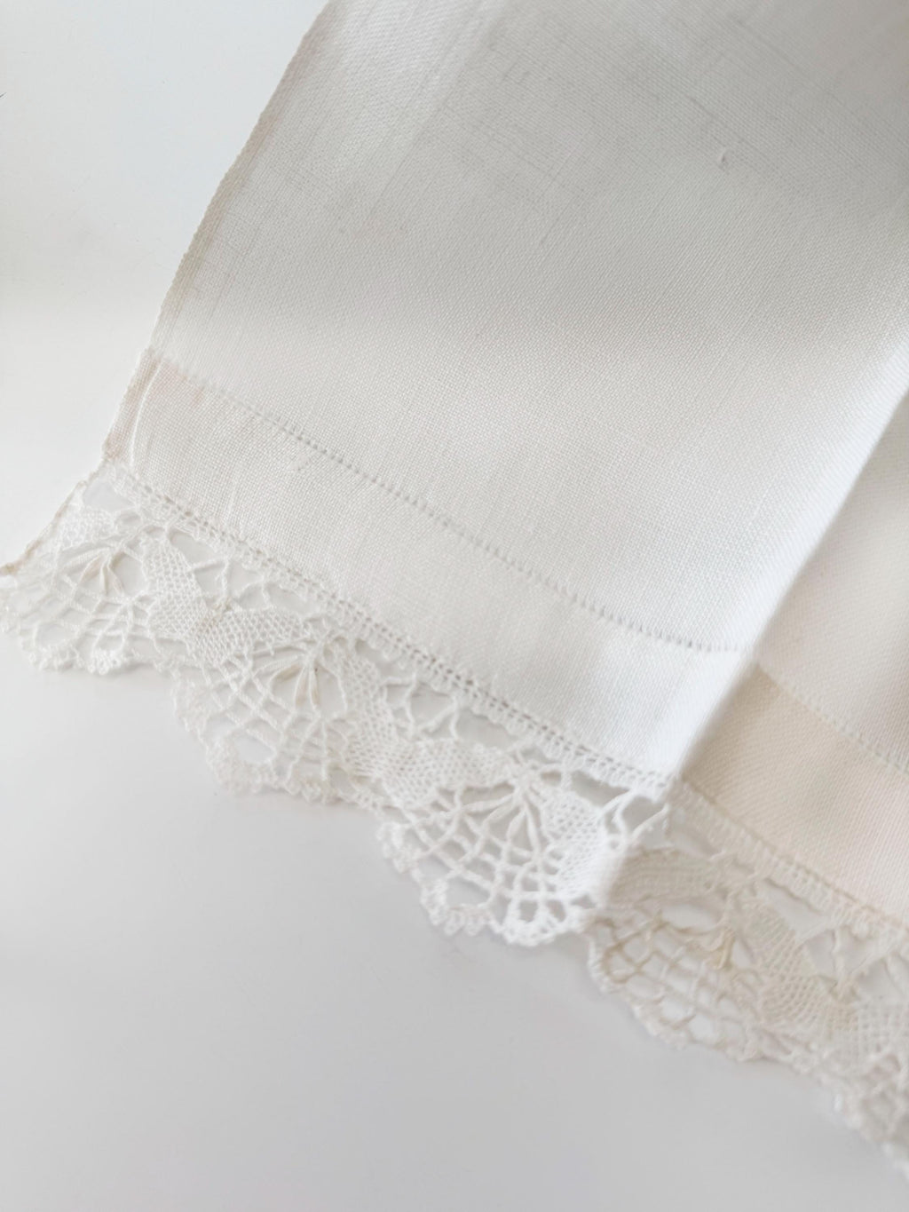 Vintage Linen and Lace Fingertip Towel