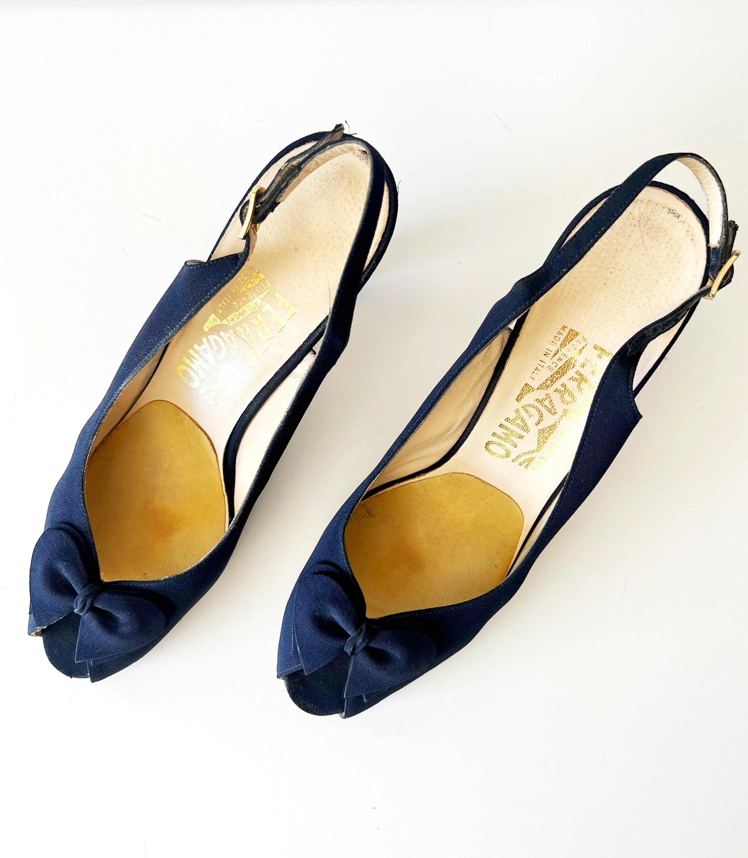size 9.5 vintage ferragamo peep toe bow sling back heels navy blue