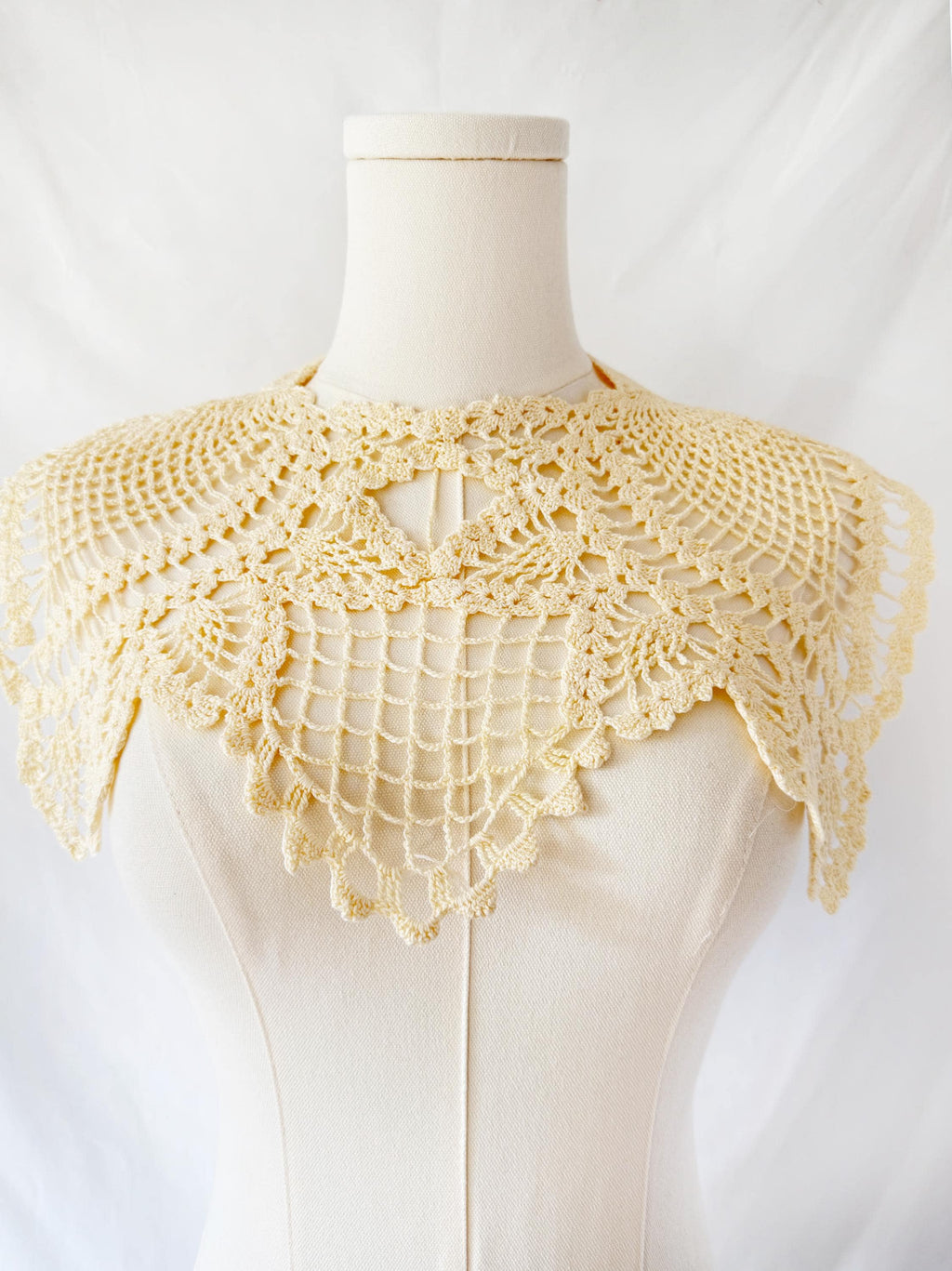 1950's Cotton Creme CROCHET COLLAR