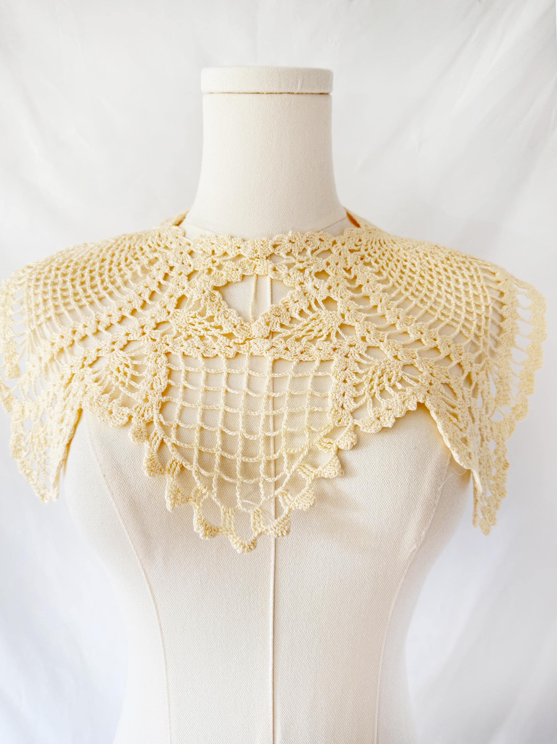 1950's Cotton Creme CROCHET COLLAR