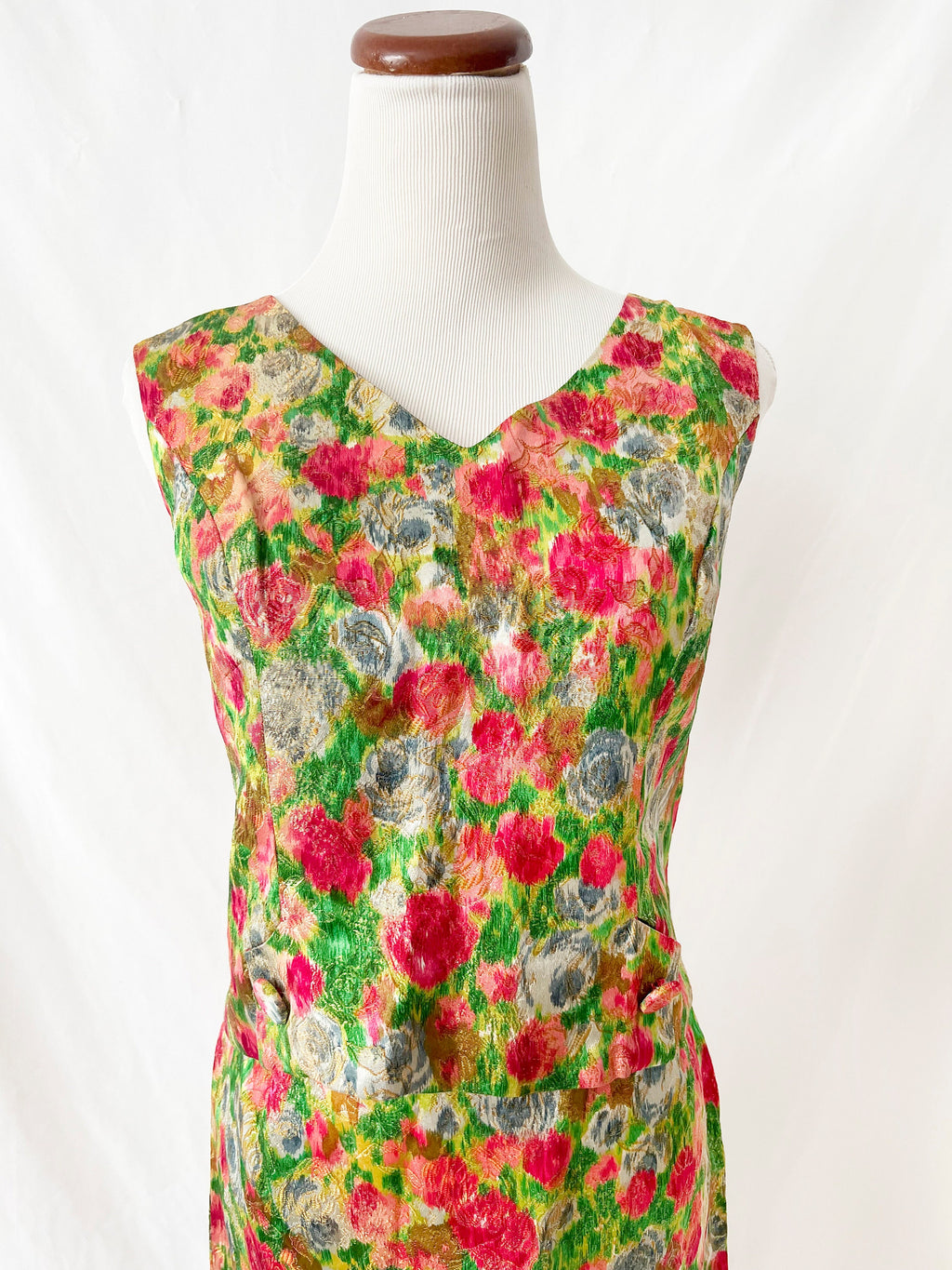 Vntg 60s Floral Skirt Set Gold and Red Roses Sleeveless Spring  / size 4