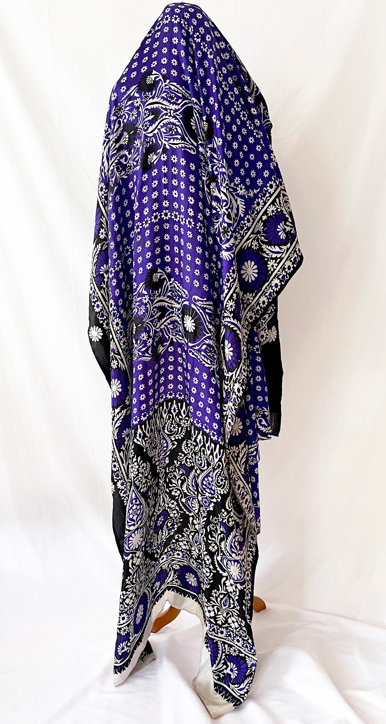 6 yards vintage silk fabric yardage made in india / indigo blue black and white