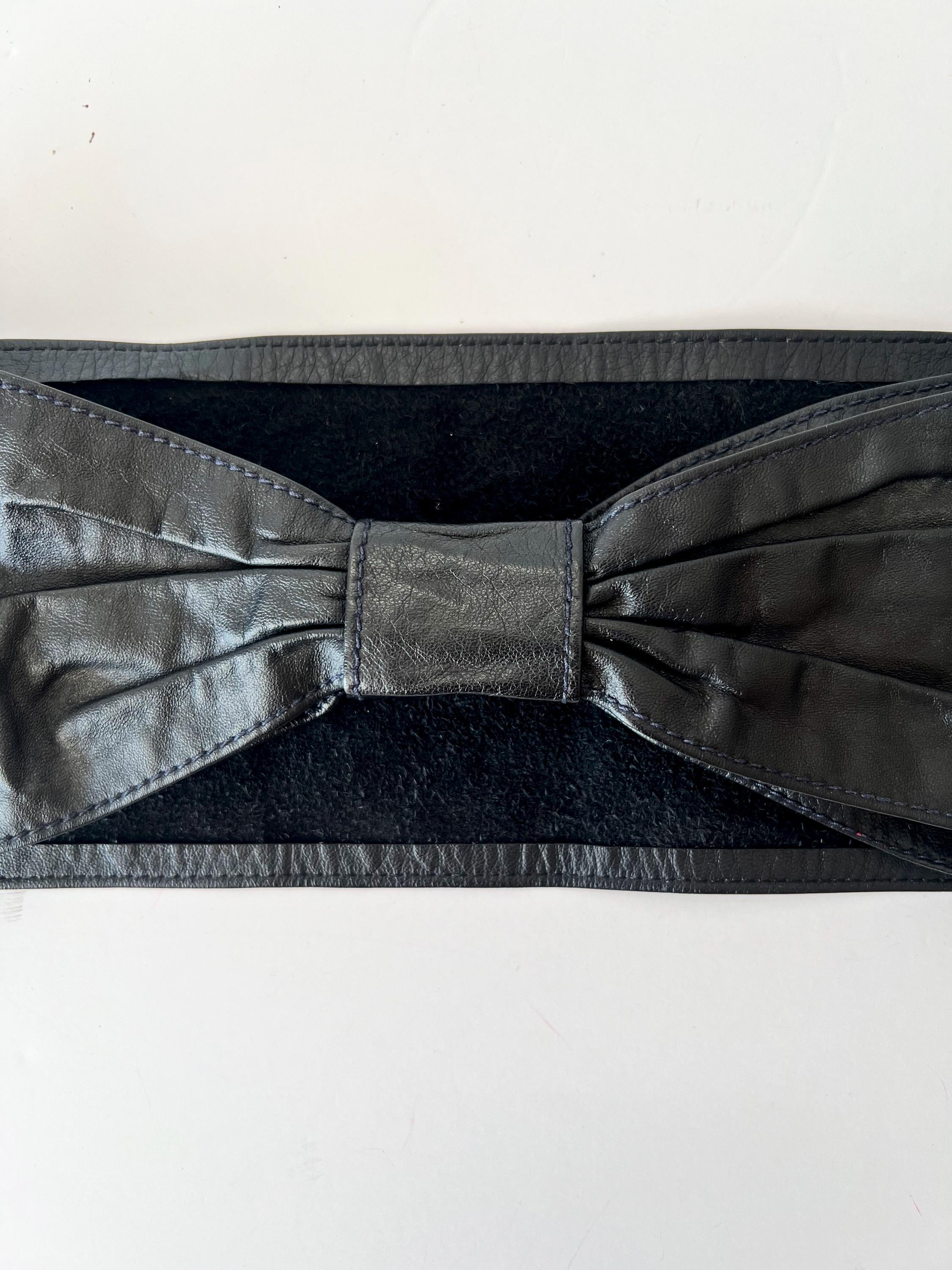 black leather bow belt medium / large