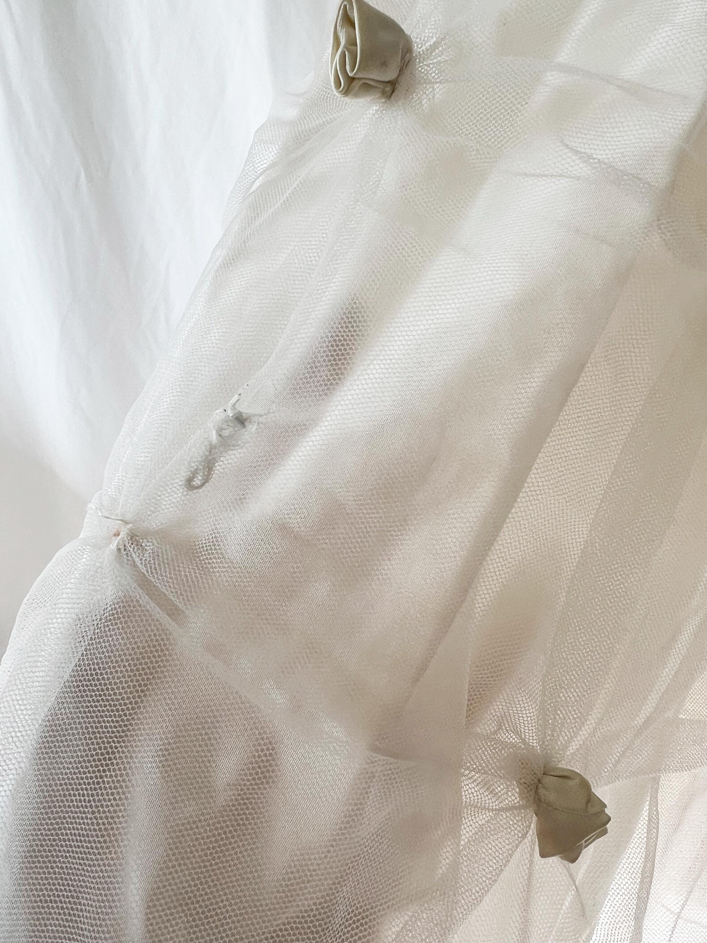 1950s vintage white tulle dress / rosettes / small
