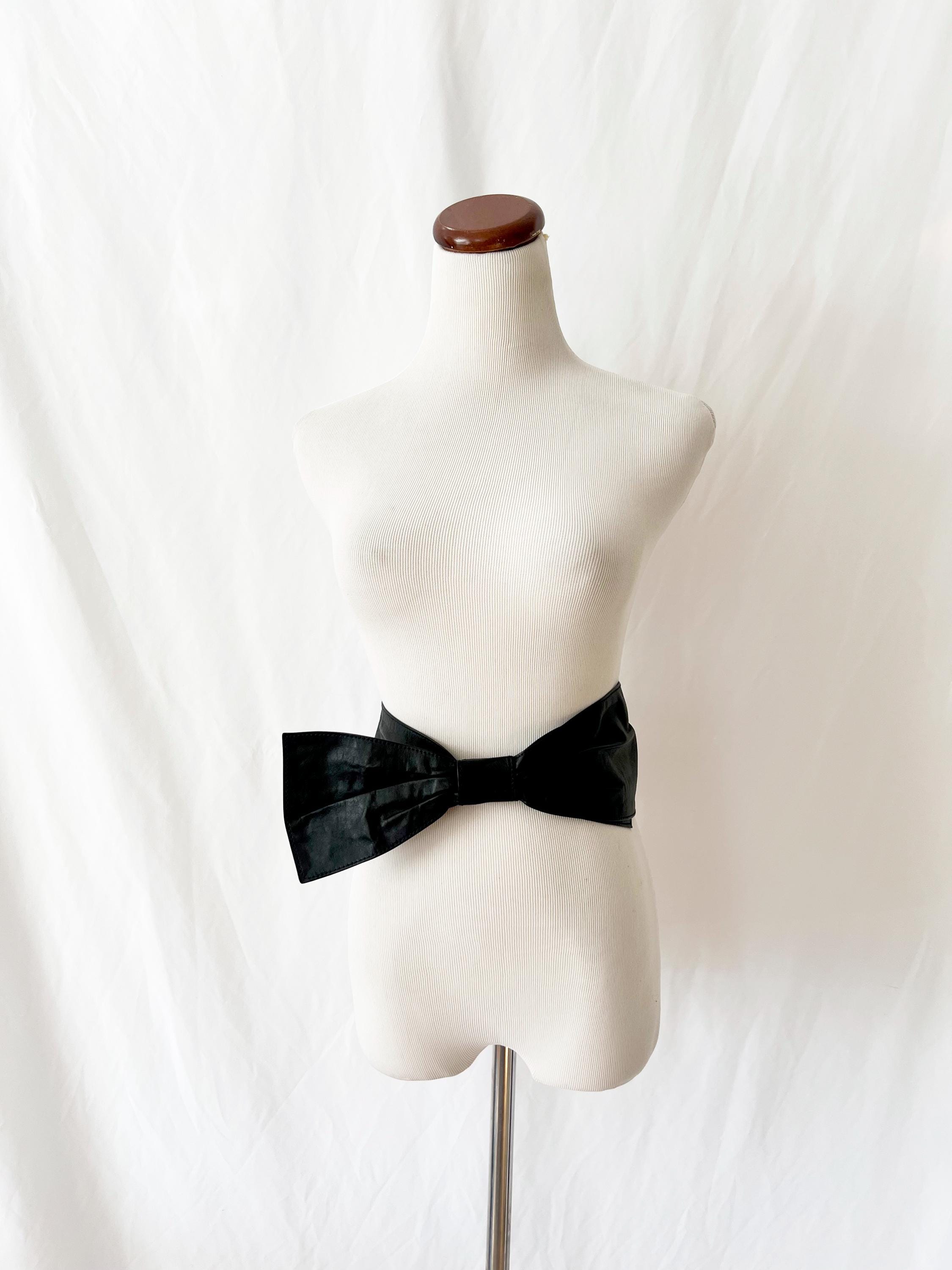 black leather bow belt medium / large