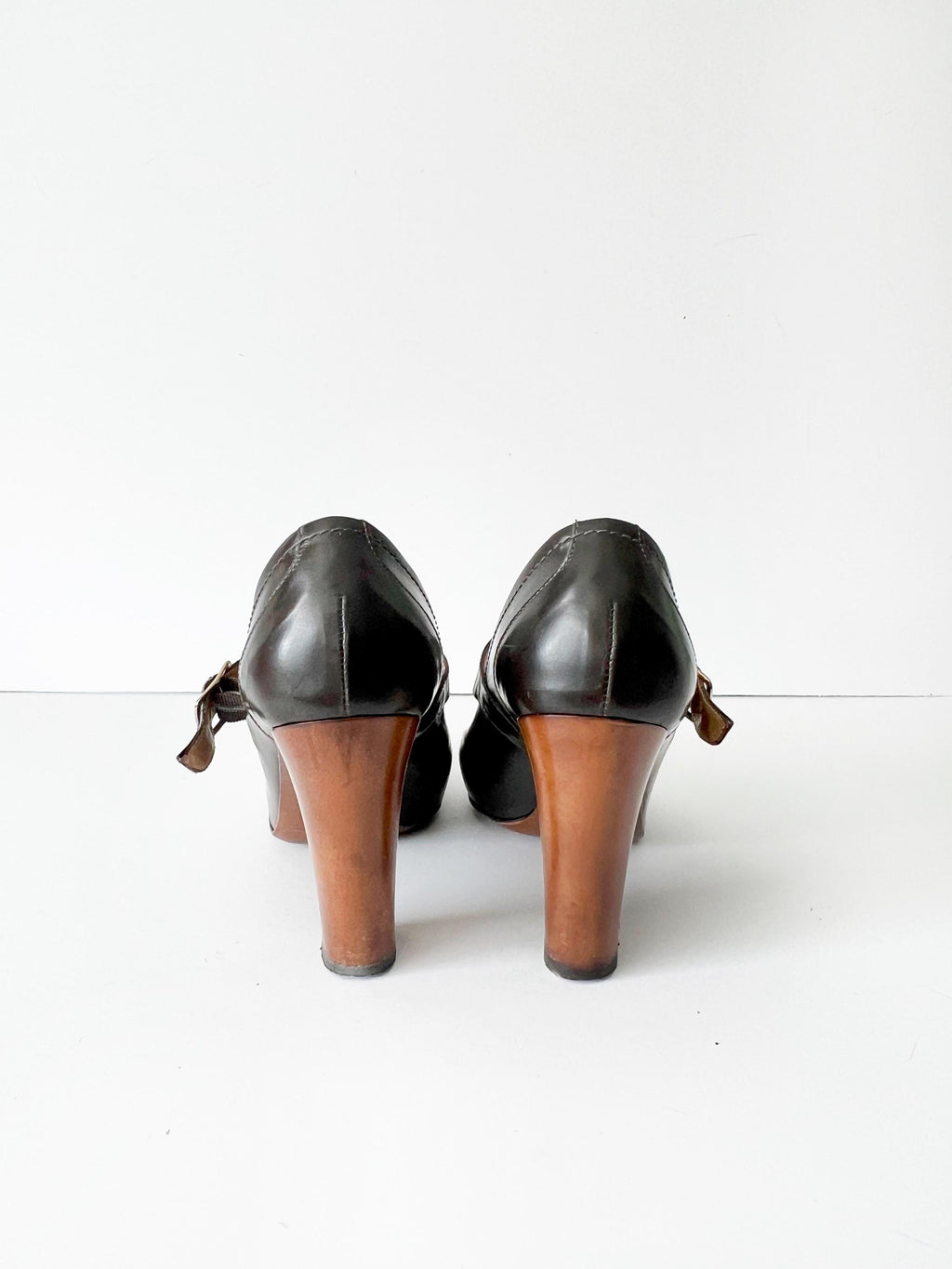 Bettye Muller Women's Round Toe Mary Jane Block Heels Shoe Black Size 6.5