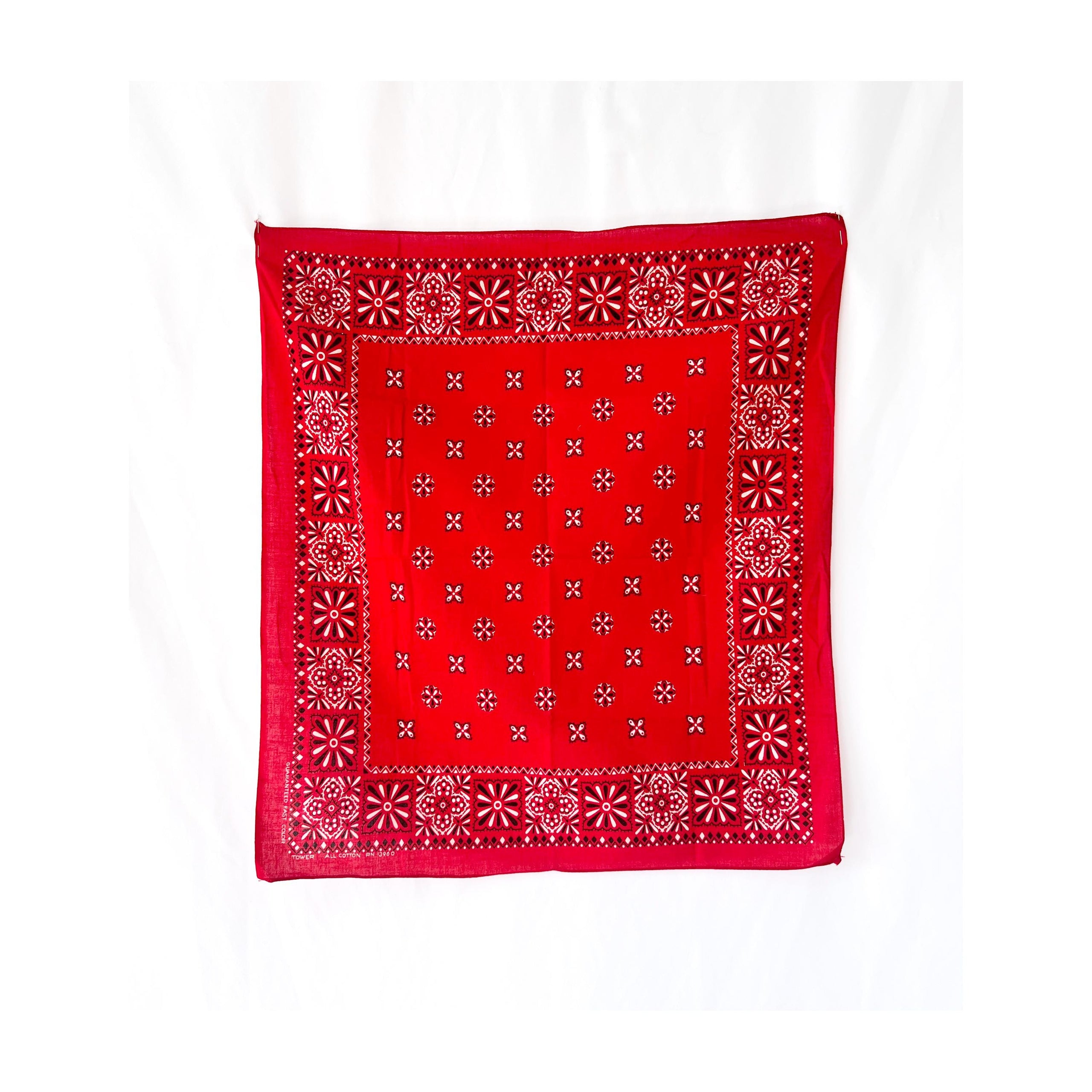 vintage  1950s classic red bandana / rn13960