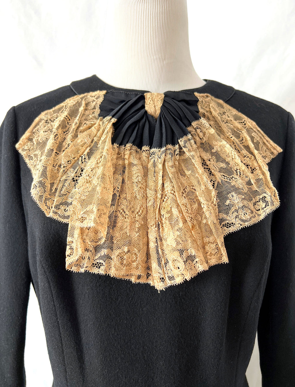 Vntg Black Wool Dress with Lace Collar Size  6