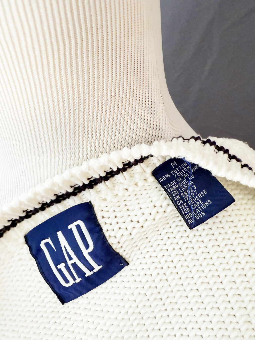 V-Neck Gap Cable Knit Cotton Sweater M