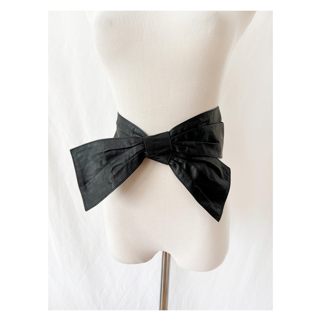 black leather bow belt medium / large