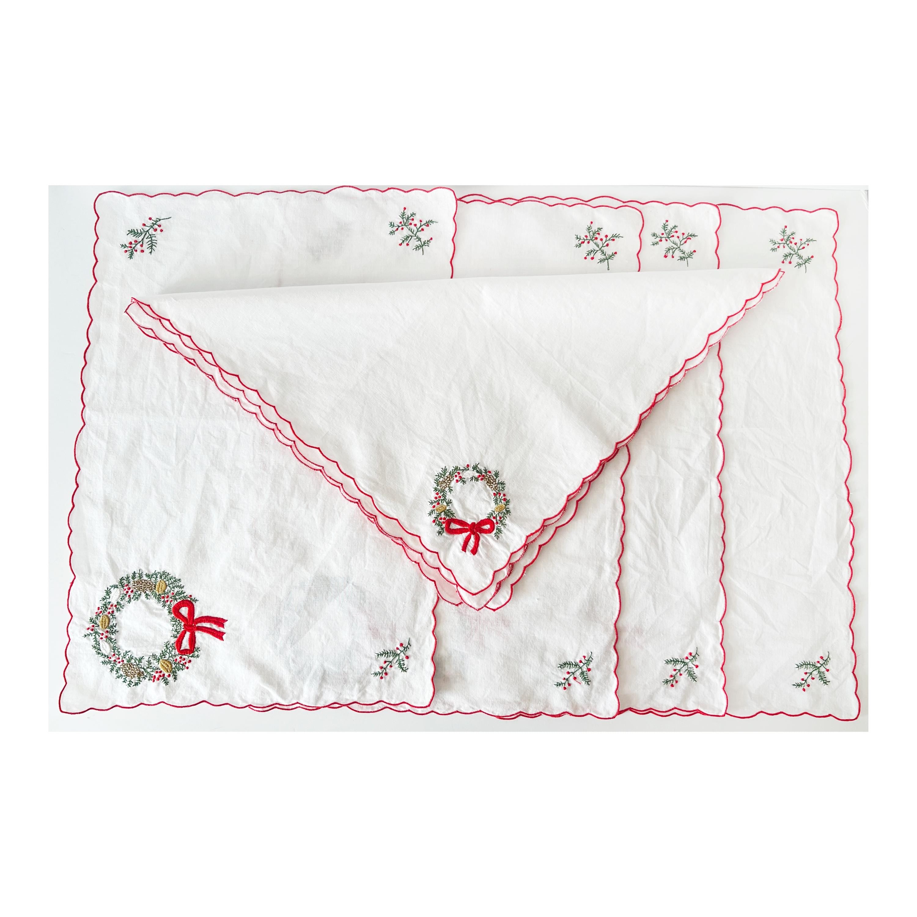 christmas wreath placemats and napkins
