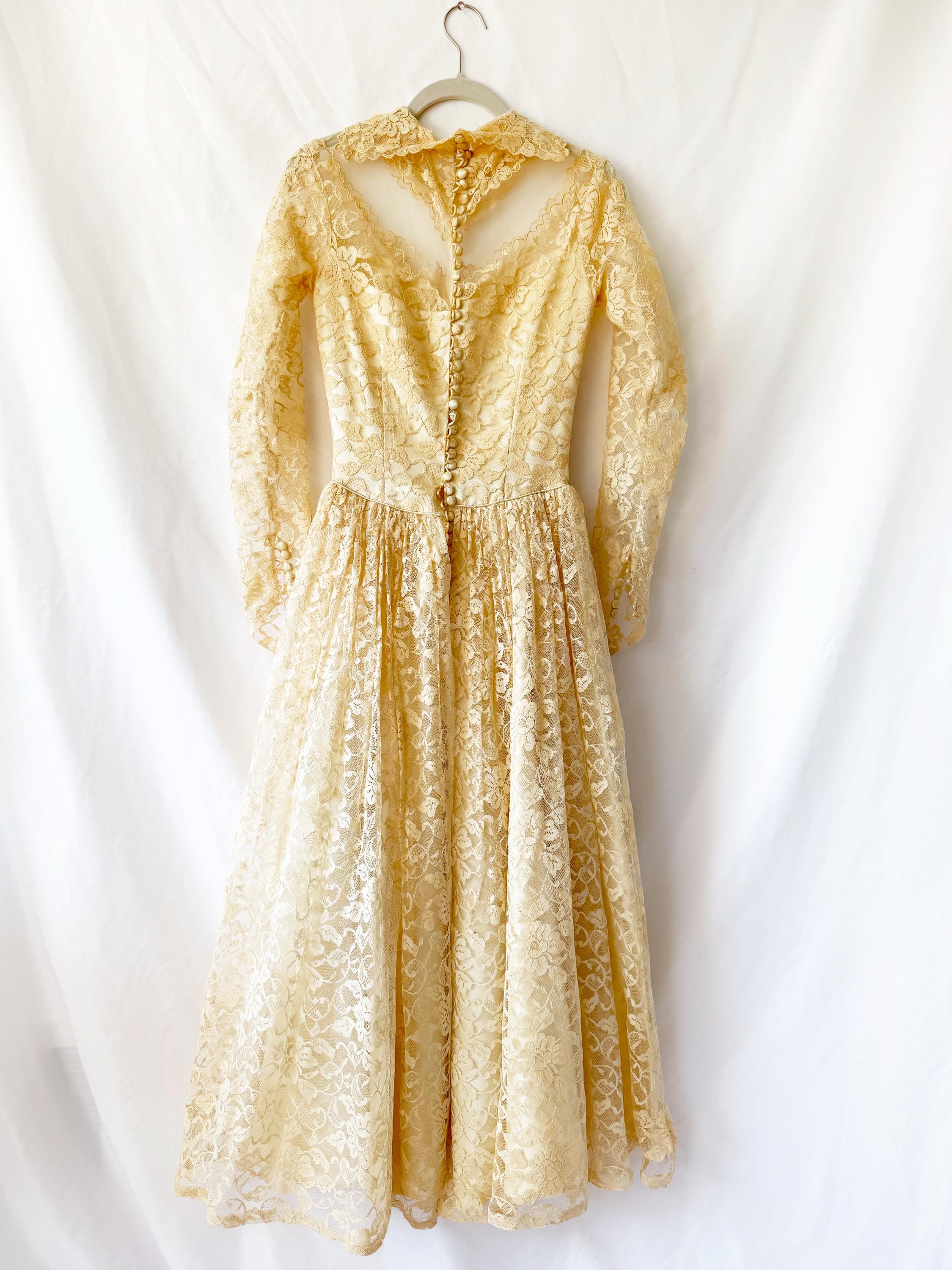 1940s Lace Wedding Dress Size 2  / Needs repairs or Reuse materials