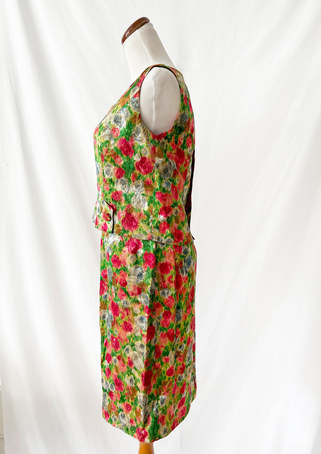 Vntg 60s Floral Skirt Set Gold and Red Roses Sleeveless Spring  / size 4