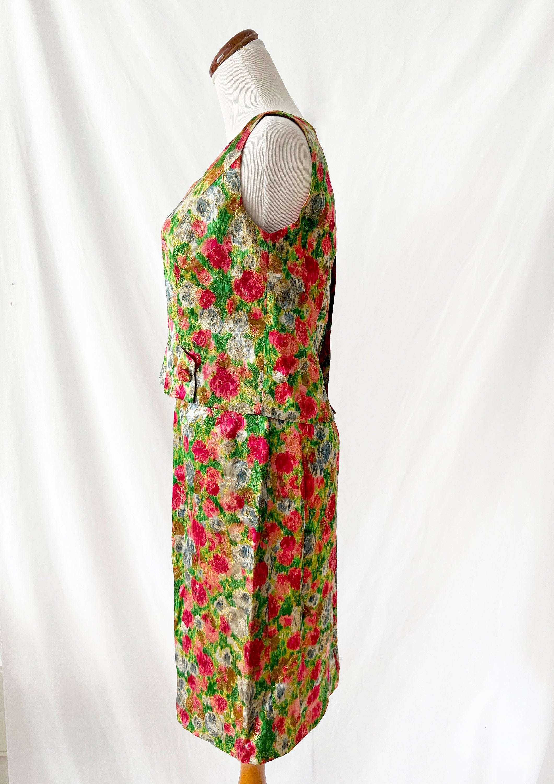 Vntg 60s Floral Skirt Set Gold and Red Roses Sleeveless Spring  / size 4