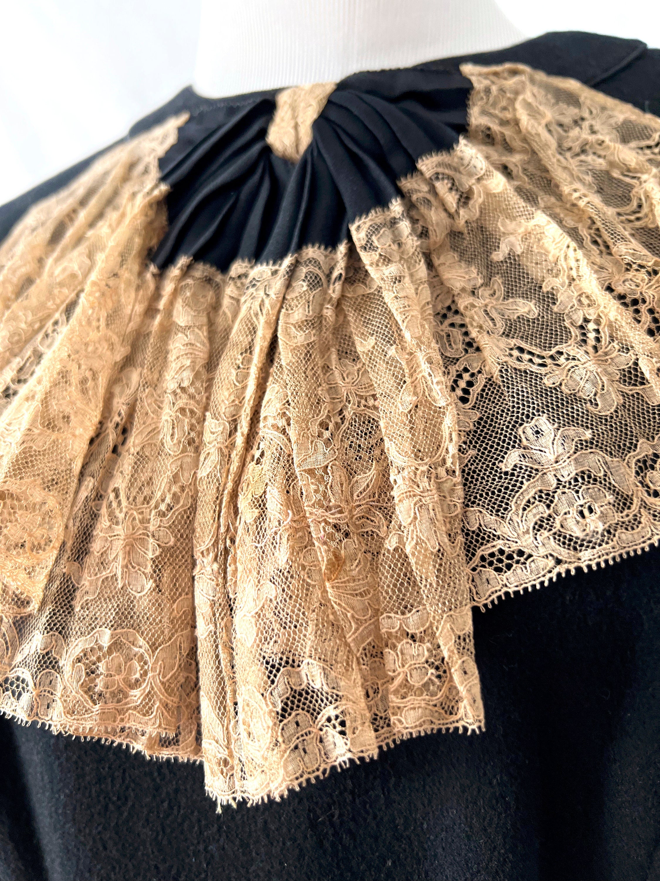 Vntg Black Wool Dress with Lace Collar Size  6