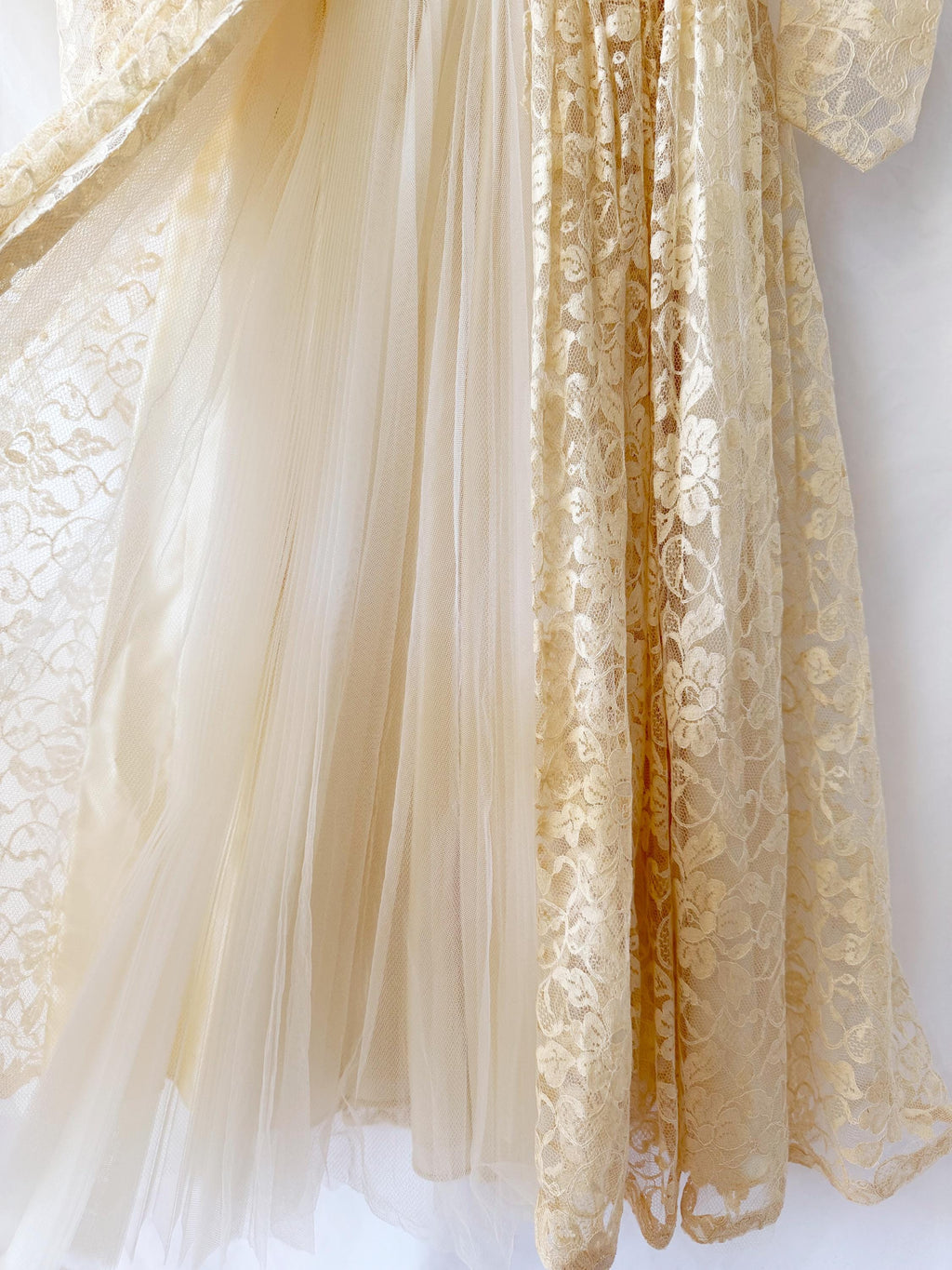 1940s Lace Wedding Dress Size 2  / Needs repairs or Reuse materials