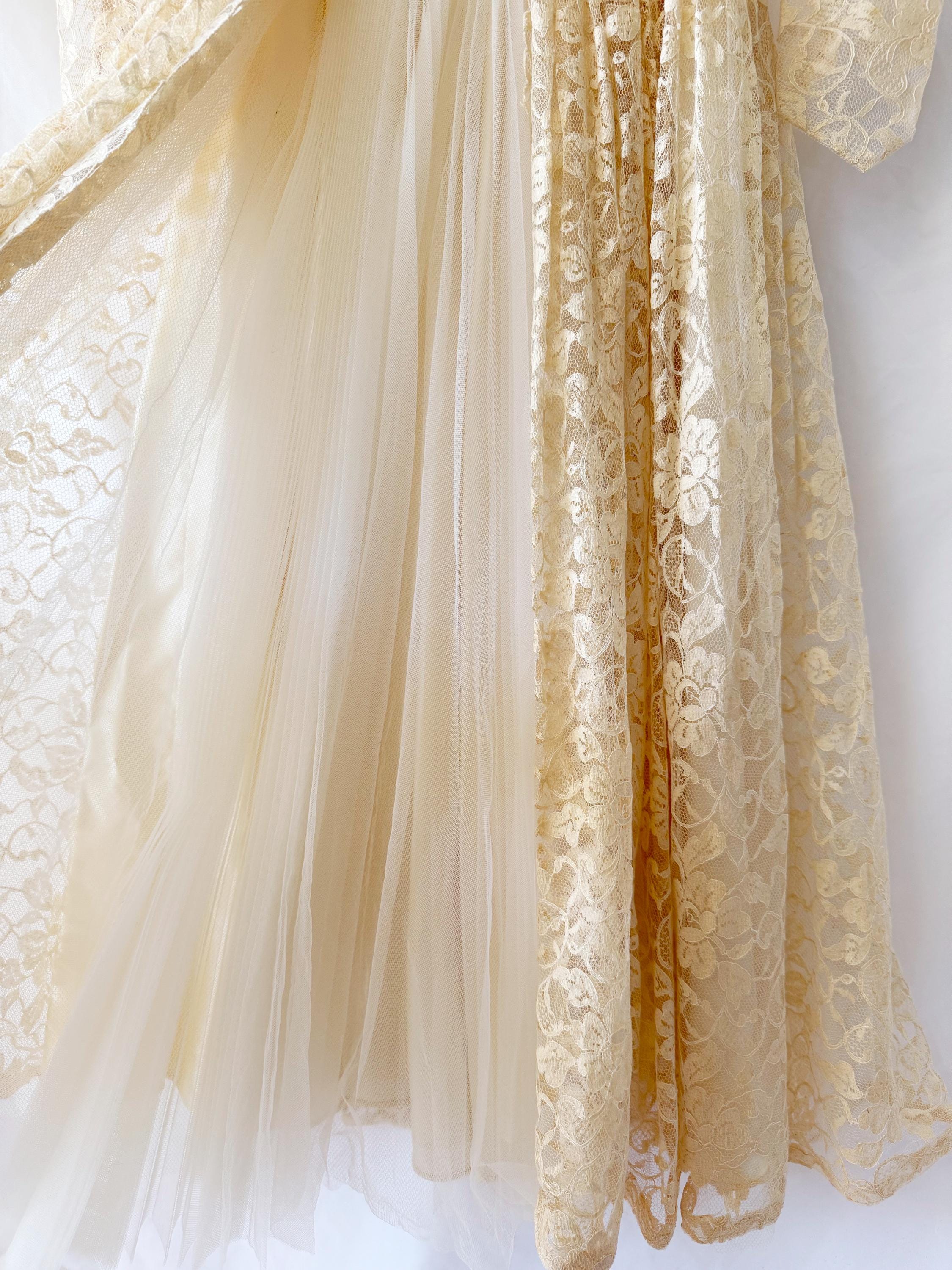 1940s Lace Wedding Dress Size 2  / Needs repairs or Reuse materials