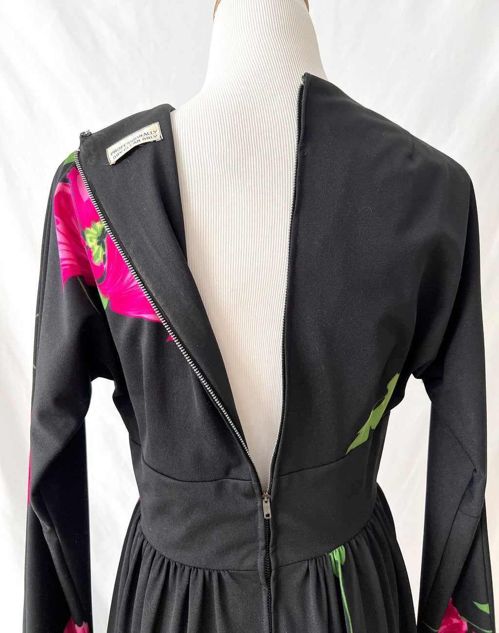 vintage 1970s maxi dress / long sleeve / black with  purple flowers / empire waist / vneck / medium