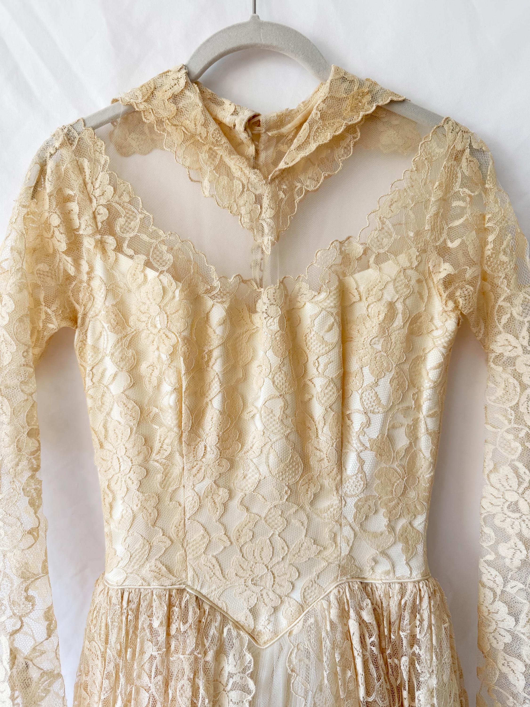 1940s Lace Wedding Dress Size 2  / Needs repairs or Reuse materials