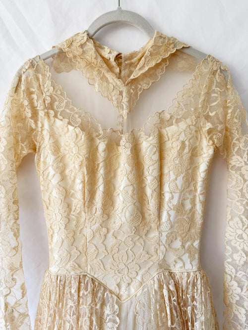 1940s Lace Wedding Dress Size 2  / Needs repairs or Reuse materials