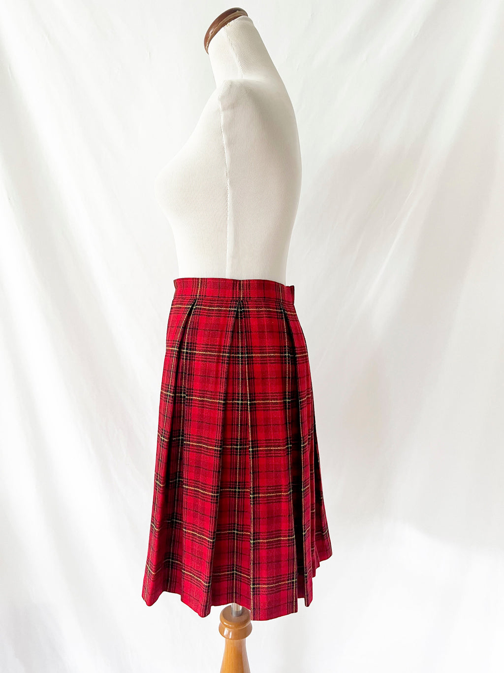 1990s pleated red plaid skirt size 6