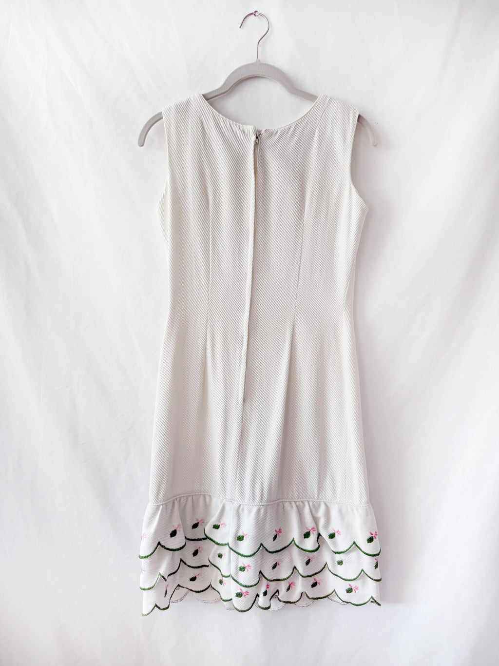 Maggi Stover 1960s White Cotton Sheath Dress with Embroidery XS