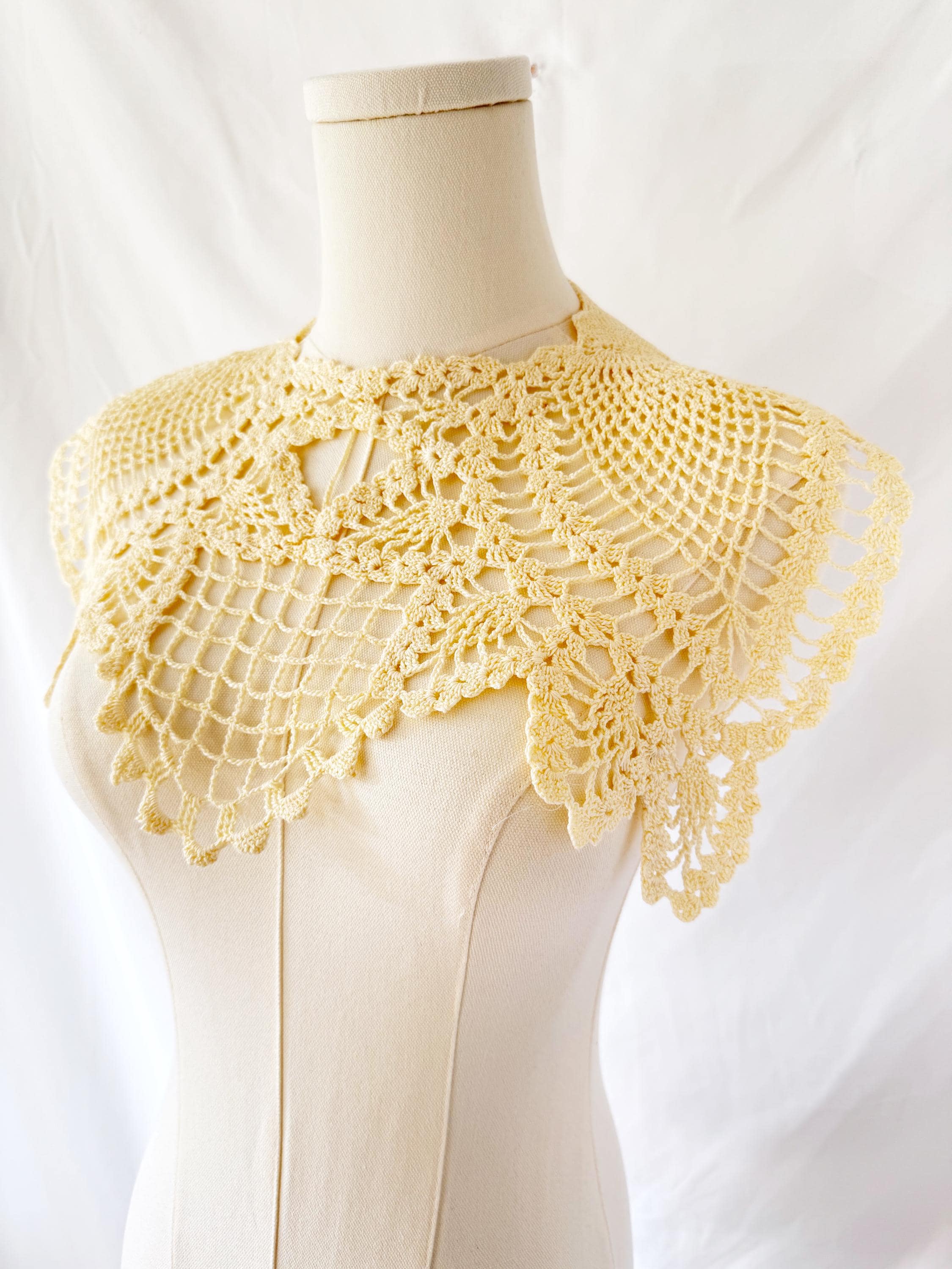 1950's Cotton Creme CROCHET COLLAR