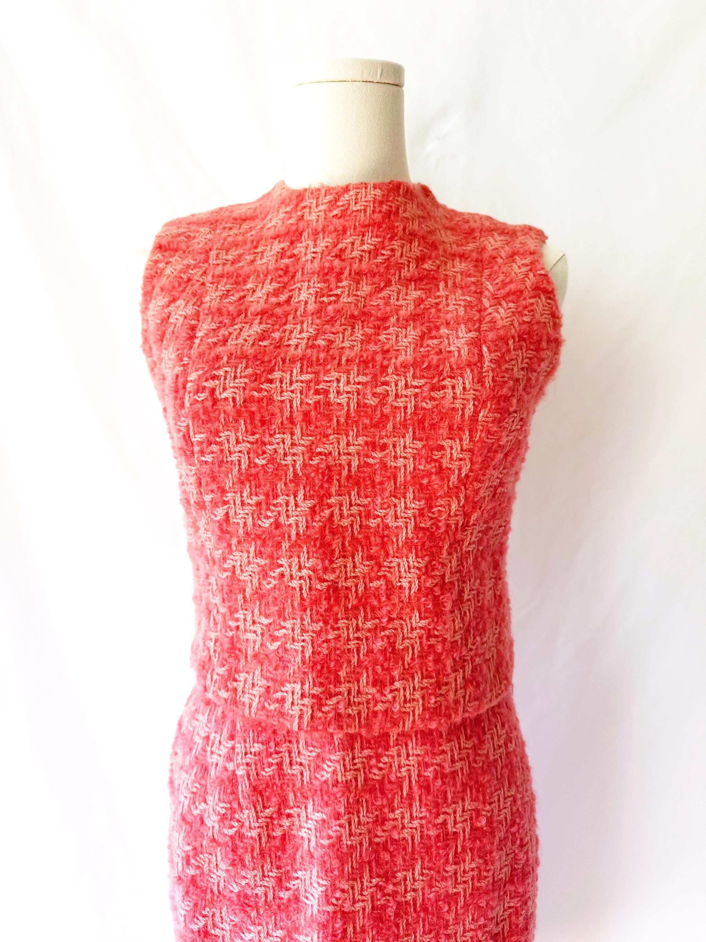 1960s Pink Boucle Wool Tweed Skirt Suit XSmall