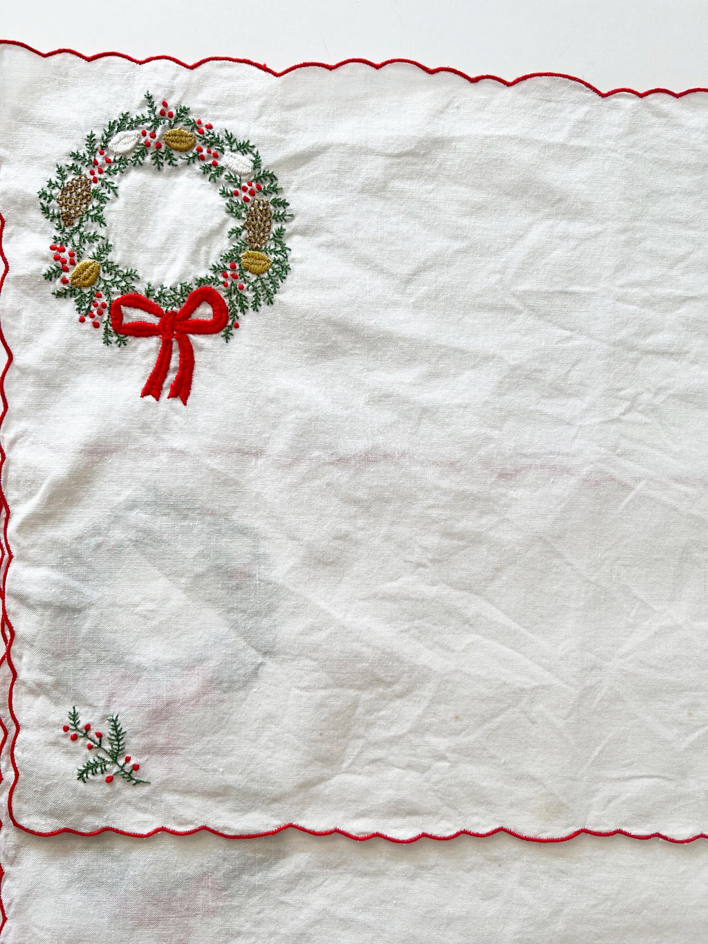 christmas wreath placemats and napkins