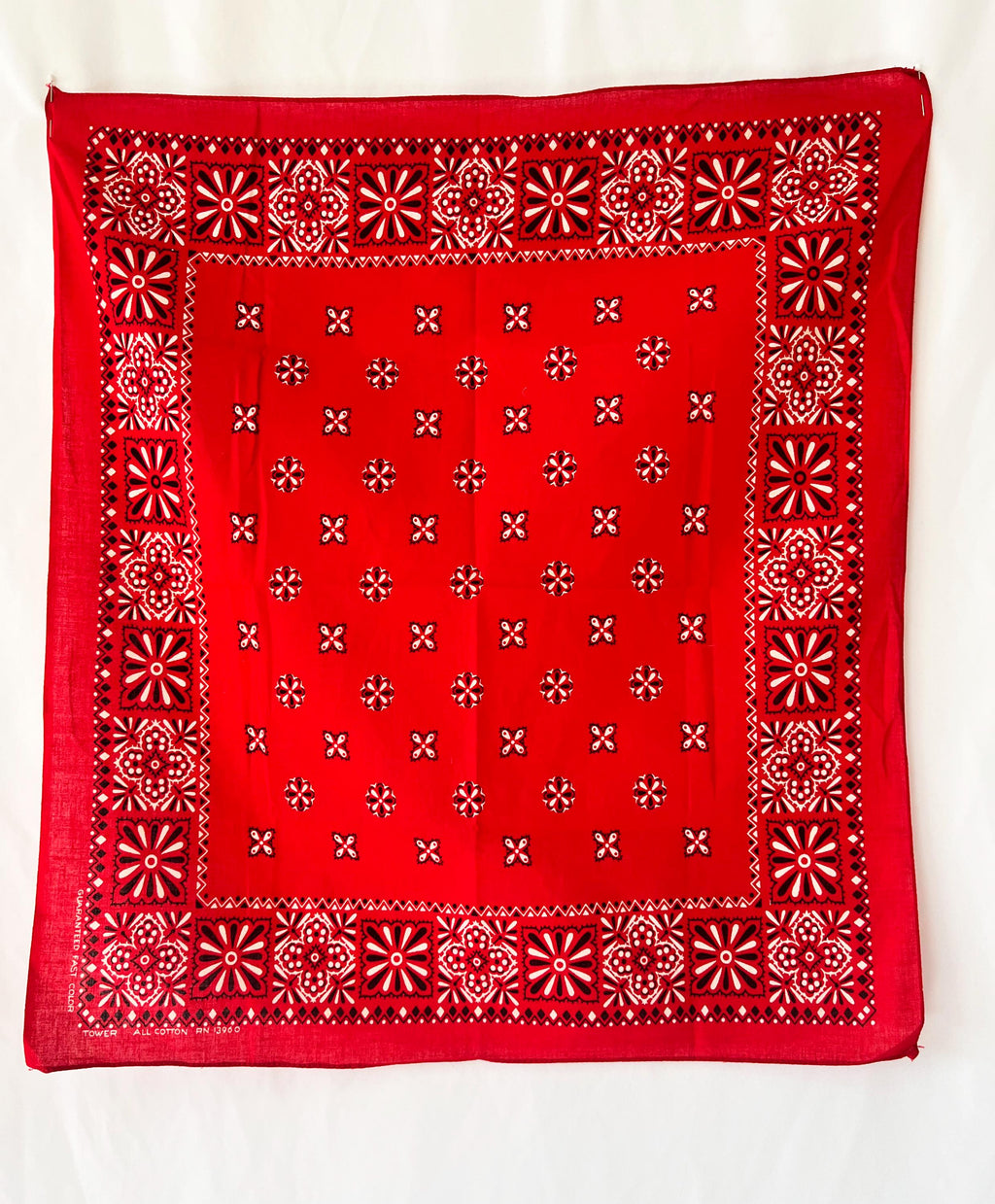 vintage  1950s classic red bandana / rn13960