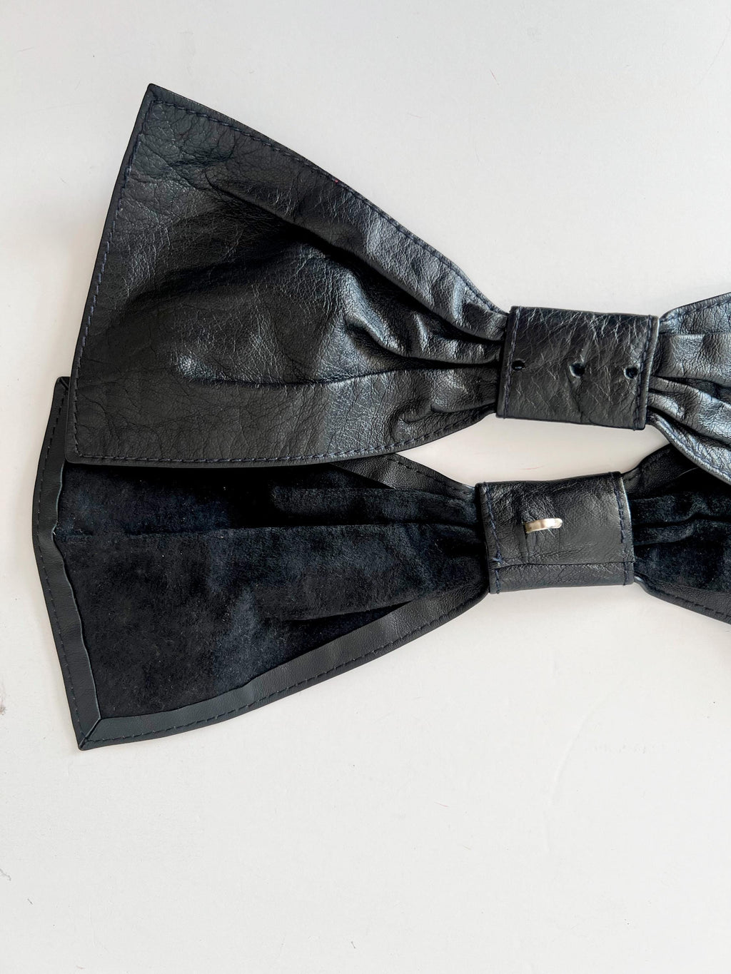 black leather bow belt medium / large