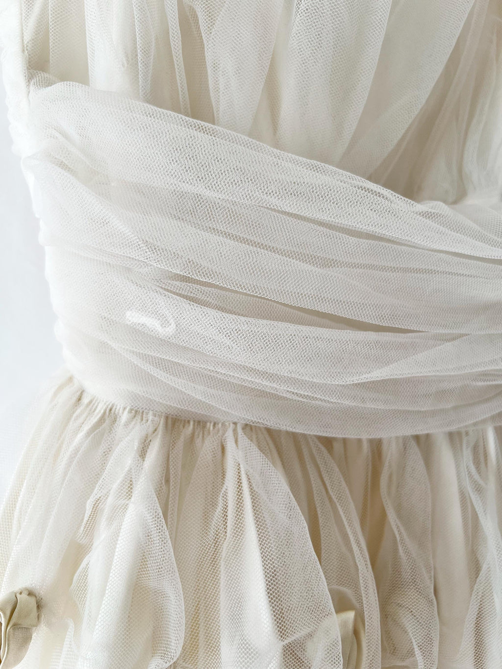 1950s vintage white tulle dress / rosettes / small