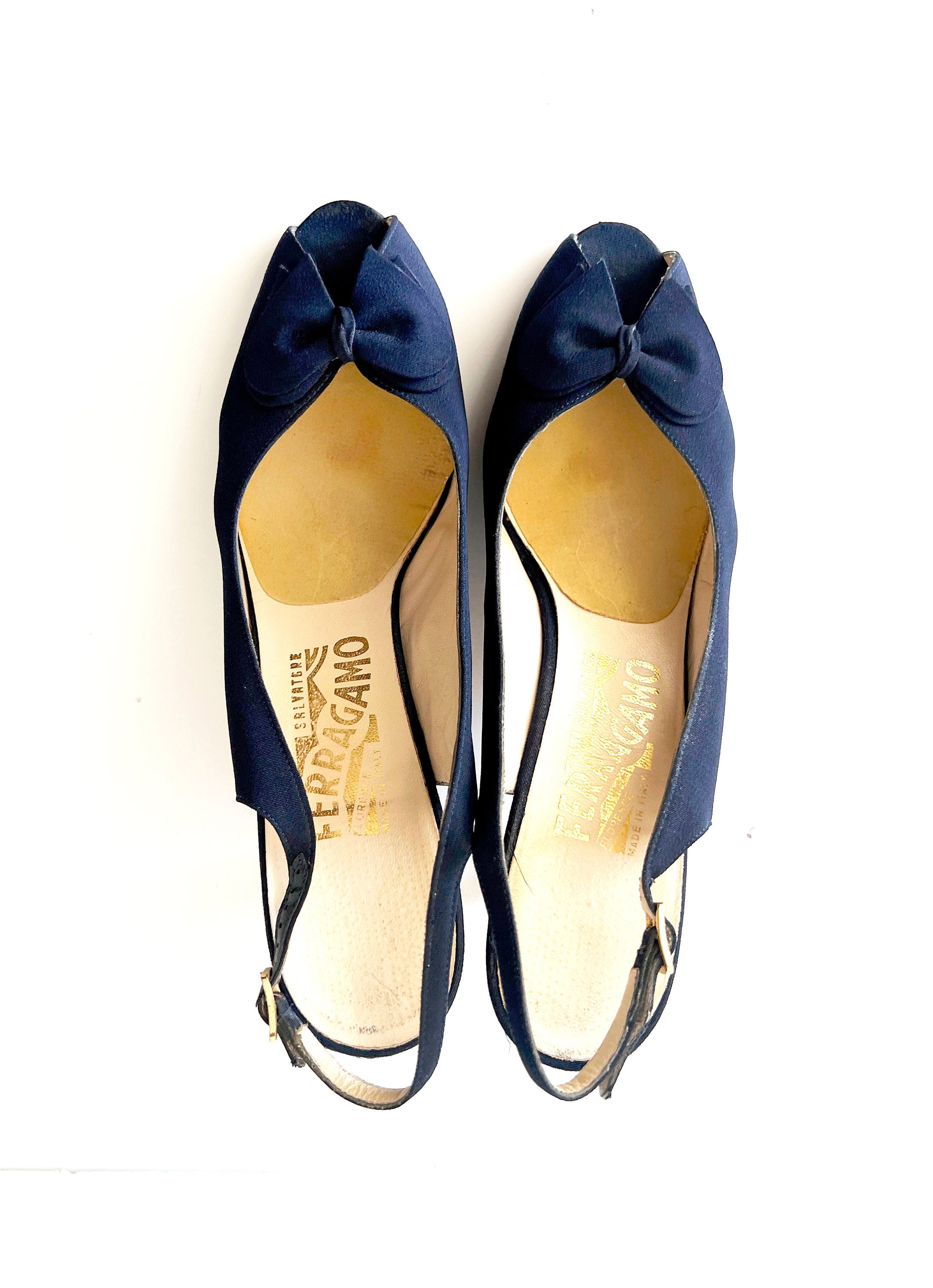 size 9.5 vintage ferragamo peep toe bow sling back heels navy blue