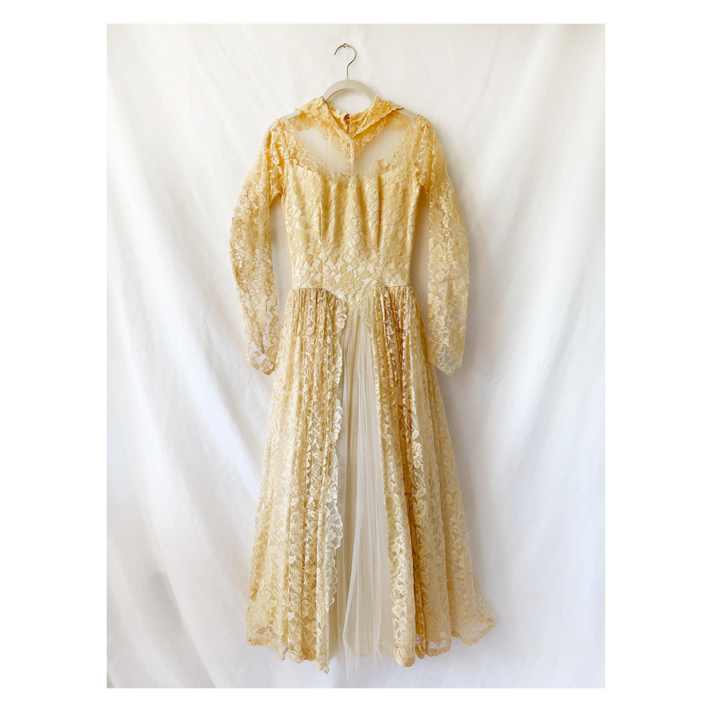 1940s Lace Wedding Dress Size 2  / Needs repairs or Reuse materials