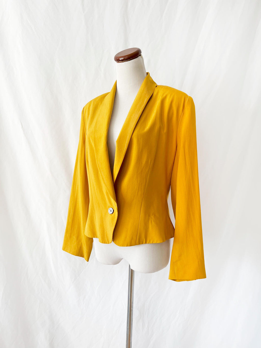 yellow  anne klein II silk blazer size 10